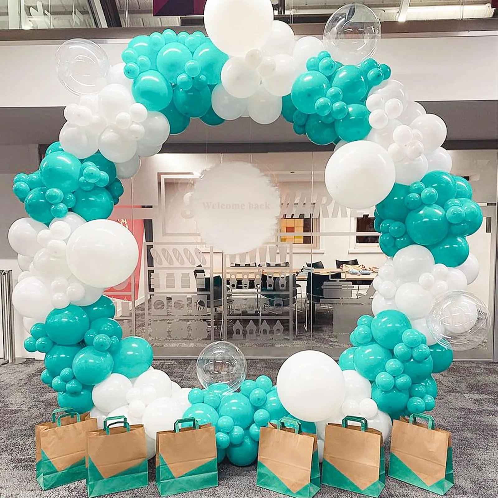 Ousuga Kit Arco di Palloncini Verde Acqua, 106 pezzi (5, 10, 12, 18 pollici) - immagine 5