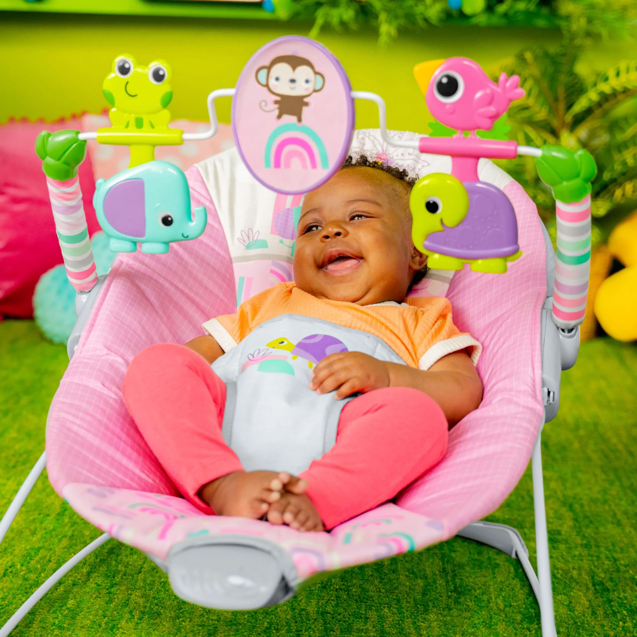 Bright Starts Seggiolino Portatile Vibrante per Neonati con Barra Giocattoli, 0-6 Mesi, 9 kg (Pink Paradise) - immagine 3