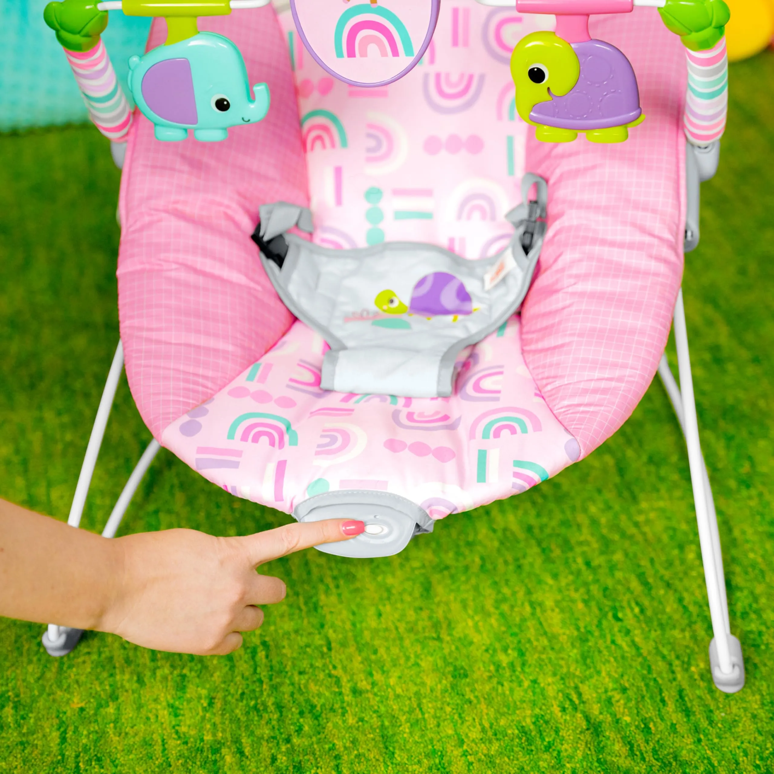 Bright Starts Seggiolino Portatile Vibrante per Neonati con Barra Giocattoli, 0-6 Mesi, 9 kg (Pink Paradise) - immagine 7