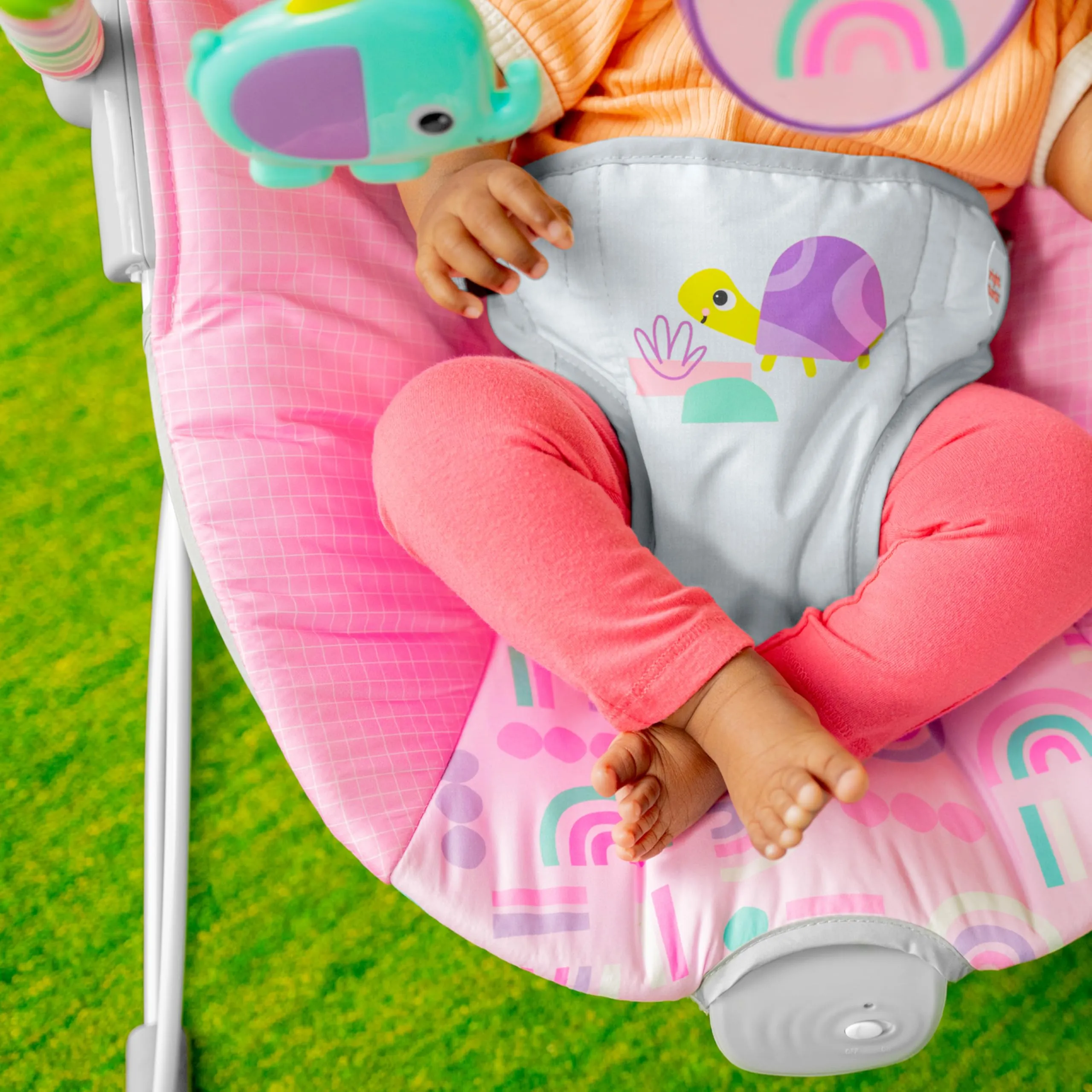 Bright Starts Seggiolino Portatile Vibrante per Neonati con Barra Giocattoli, 0-6 Mesi, 9 kg (Pink Paradise) - immagine 8