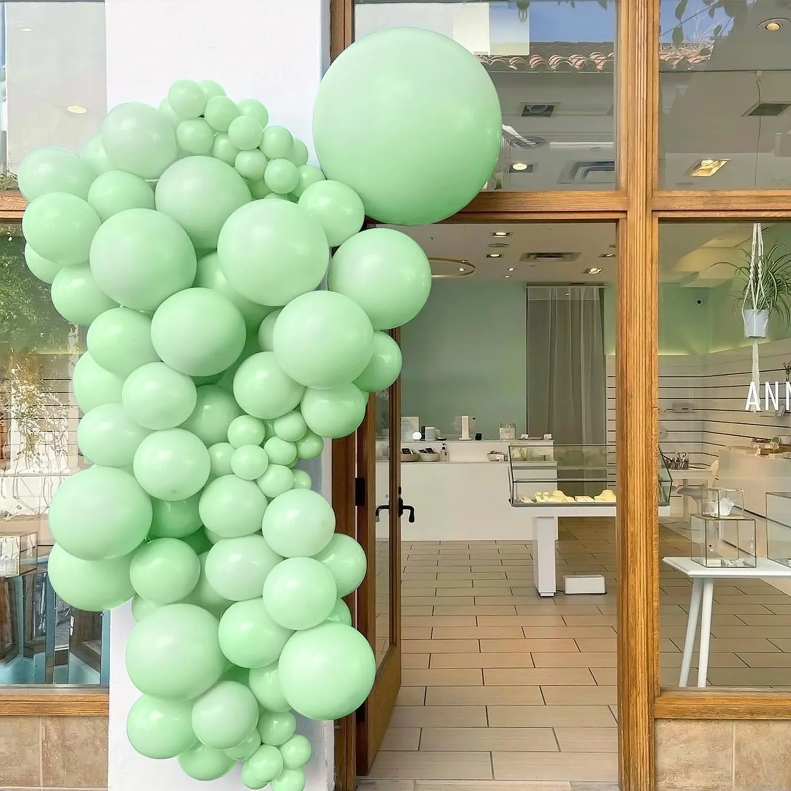 Ousuga Kit Arco di Palloncini Verde Pastello, 106 pezzi (5, 10, 12, 18 pollici) con Nastro e Accessori per Decorazioni Festa - immagine 5
