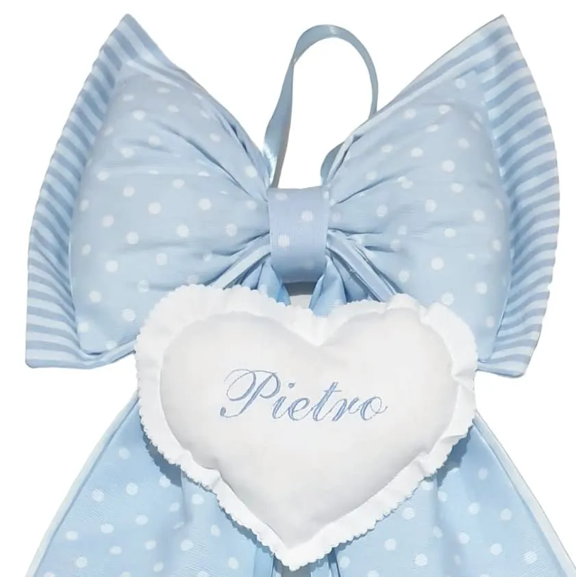 ZAIRISE Fiocco Nascita Personalizzato con Nome Ricamato, 100% Cotone, Handmade in Italy, Coccarda Decorativa Celeste a Pois con Pendenti, 52 x 35 cm - immagine 2