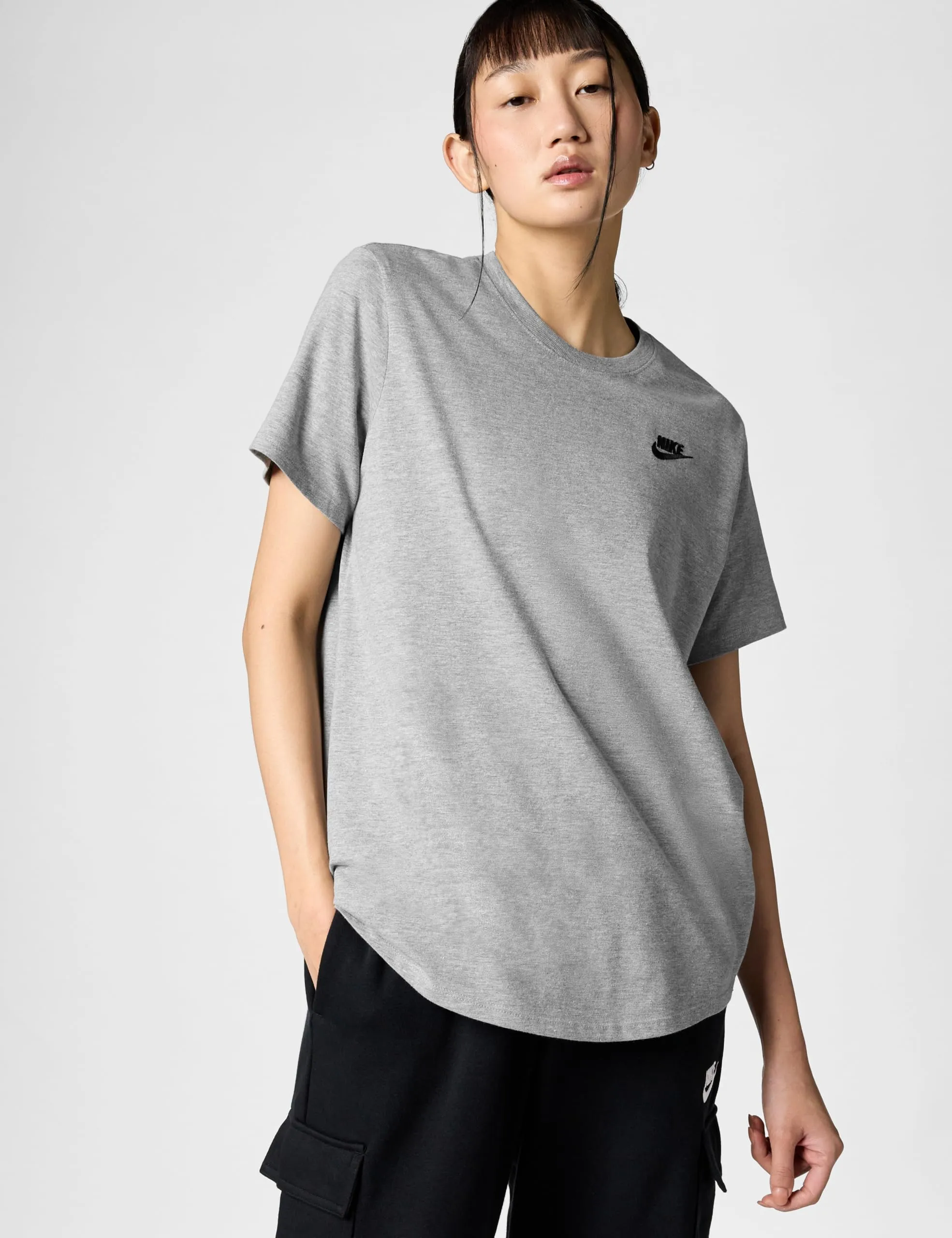 Nike Club Essentials T-Shirt da Donna, Grigio, Taglia M, DX7902-063 - immagine 5