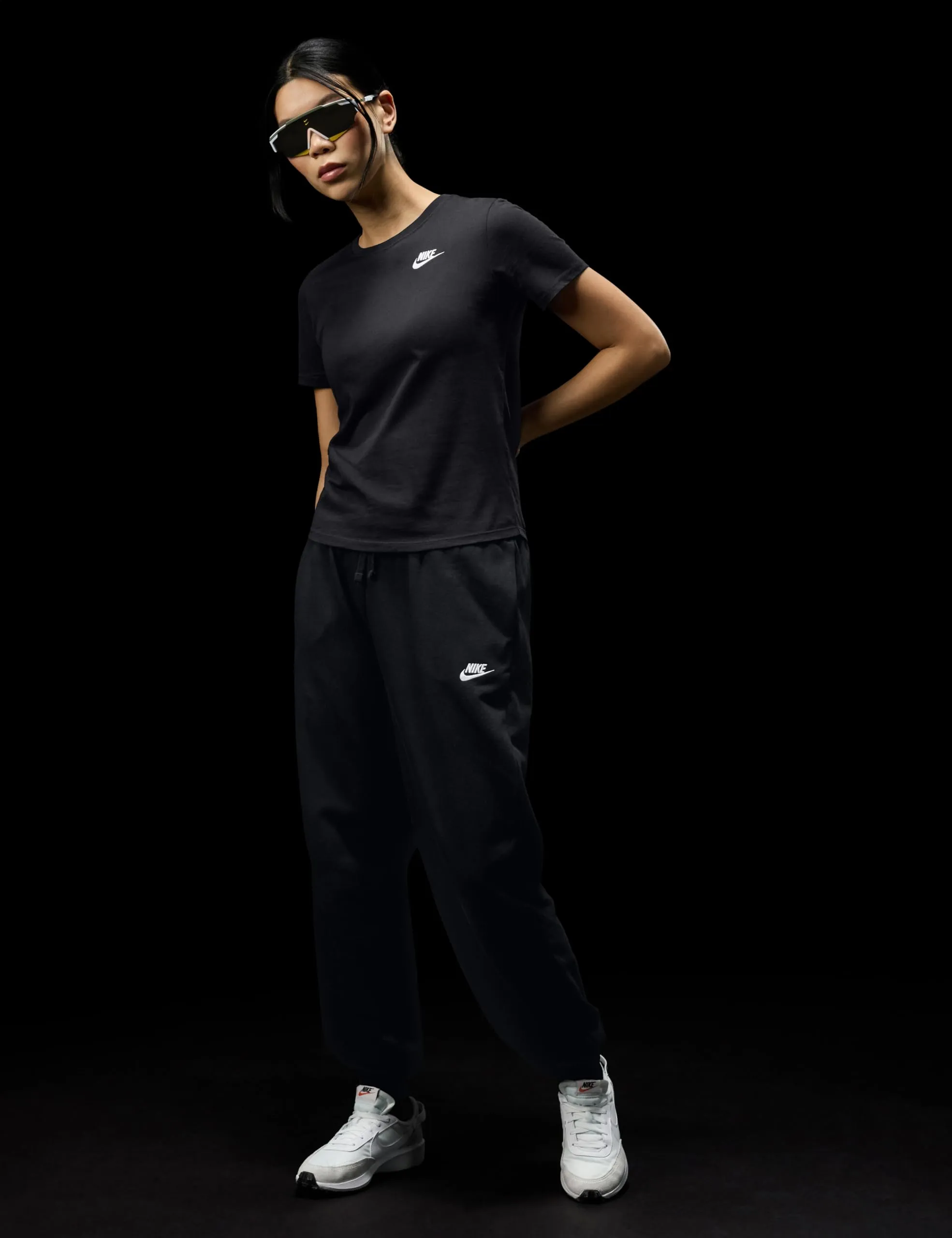 Nike SW Club T-Shirt, Nero, XS Donna - immagine 3