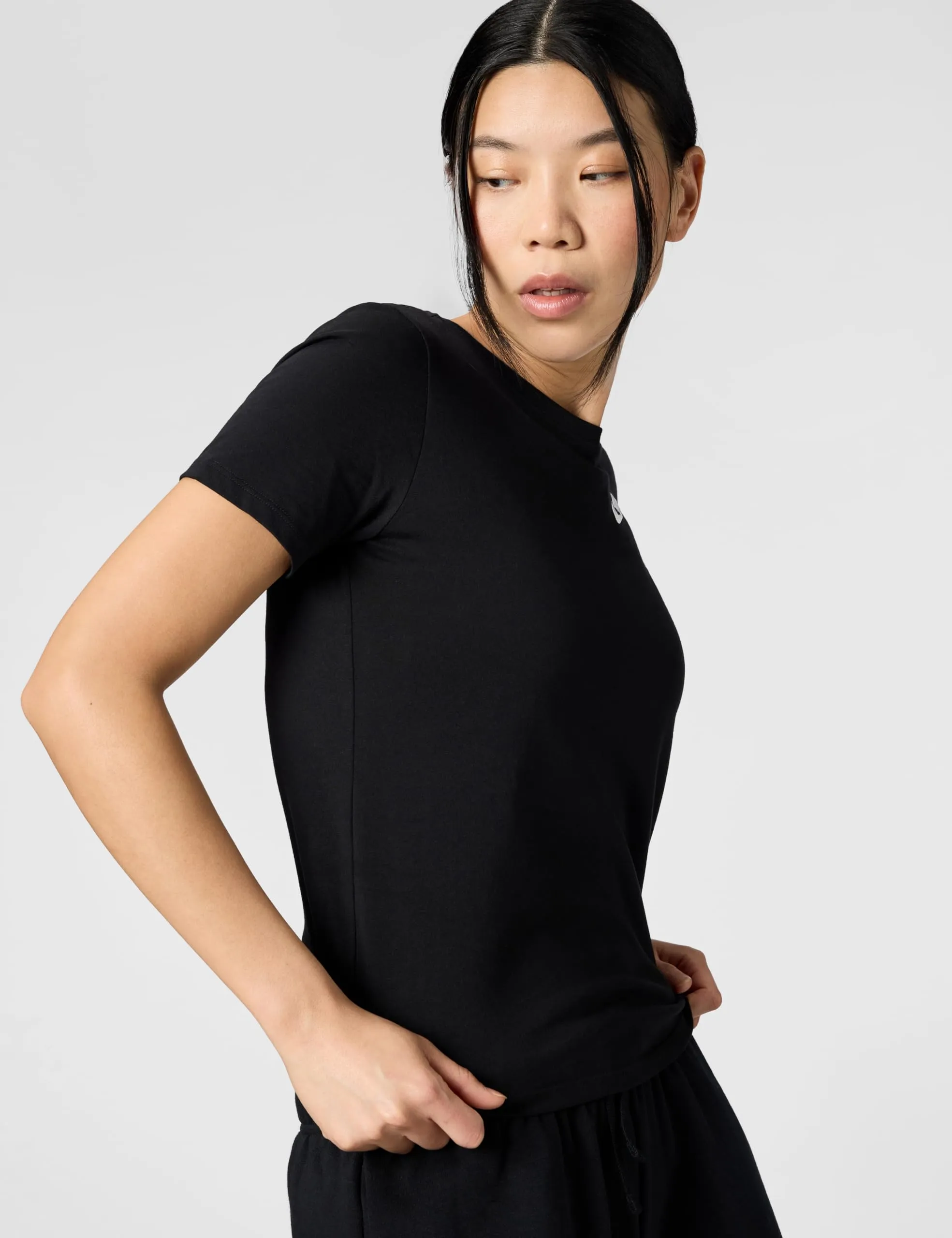 Nike SW Club T-Shirt, Nero, XS Donna - immagine 7
