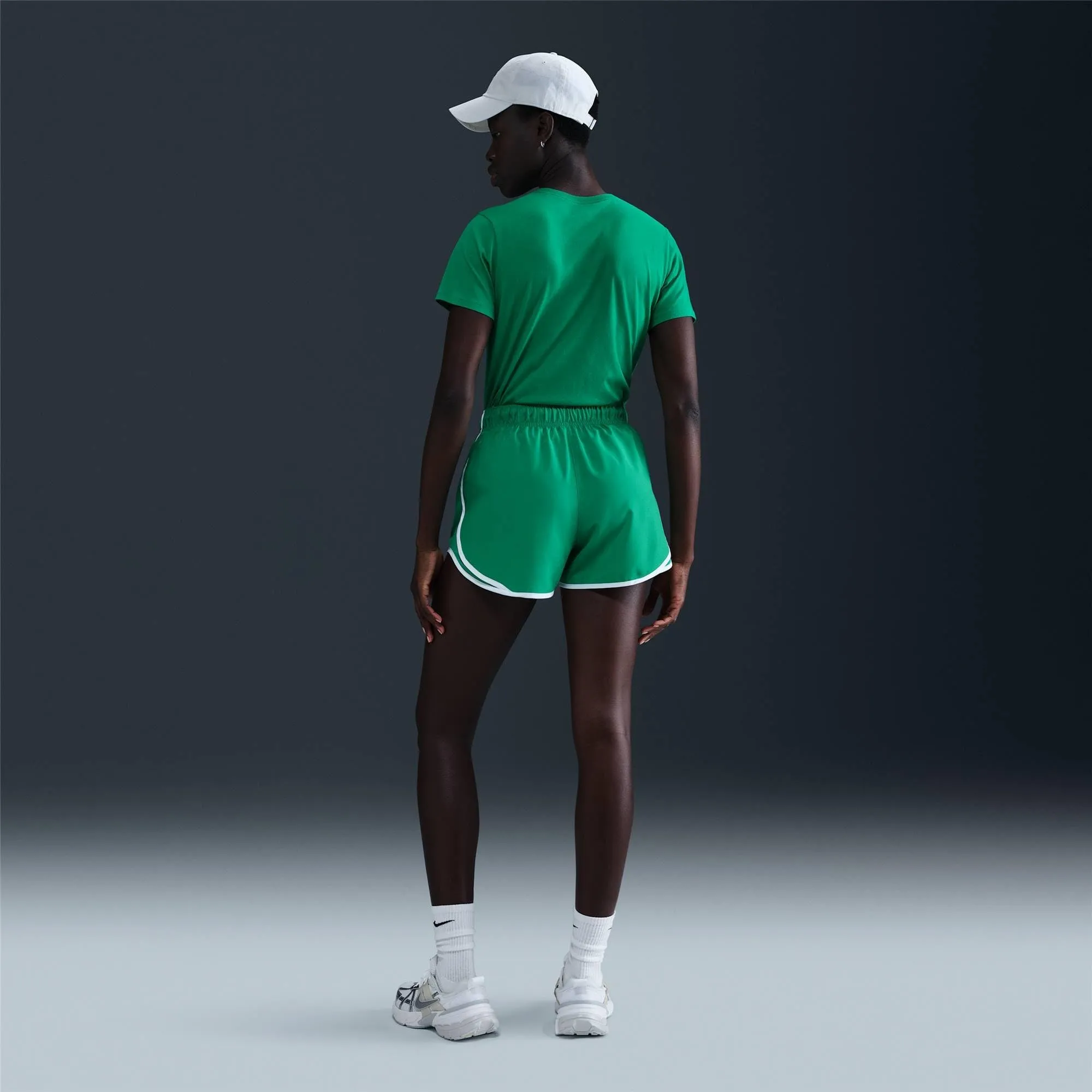 Nike Sportswear Club Essentials T-Shirt - Donna, Stadium Green, DX7902-326, S - immagine 5