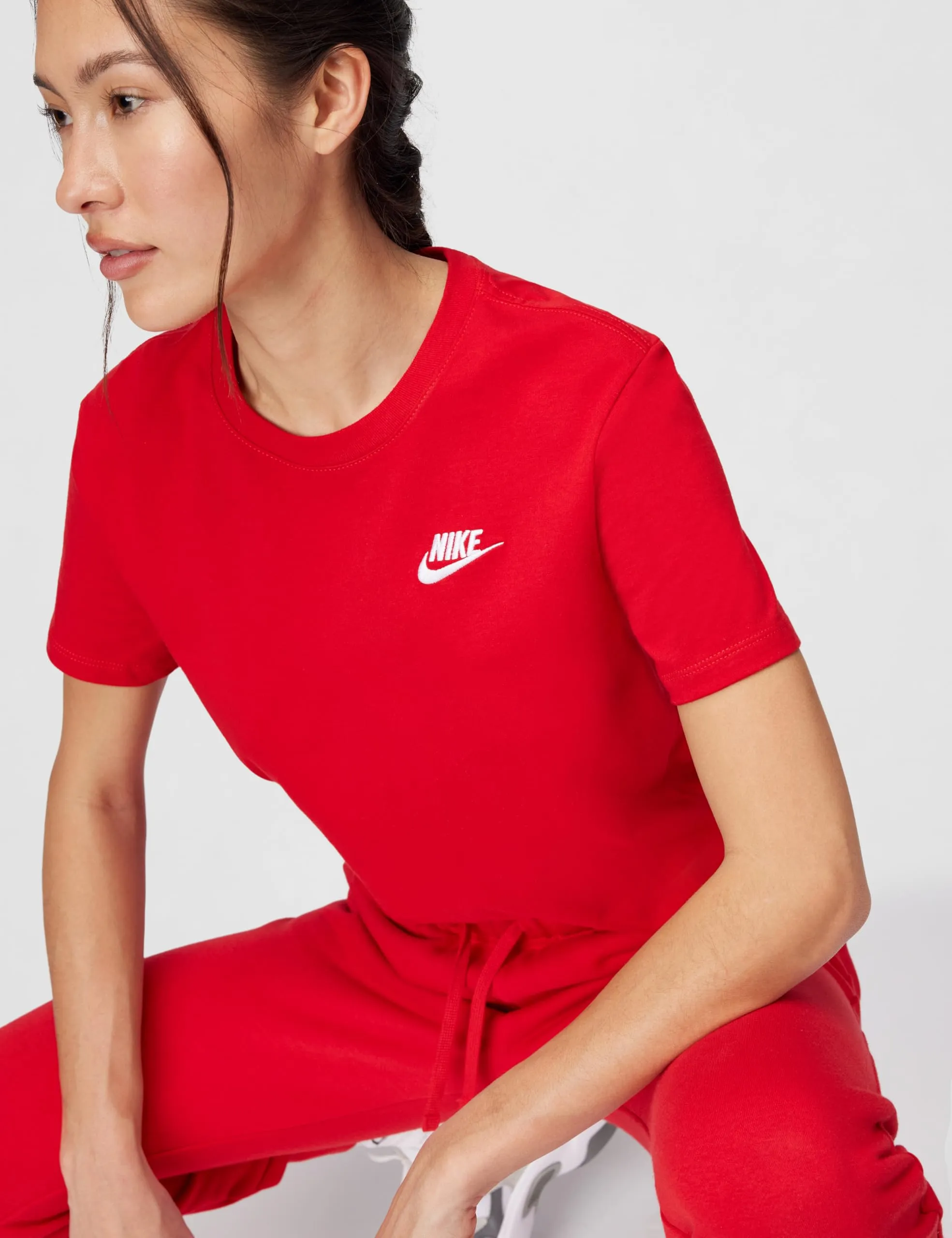 Nike Sportswear Club Essentials T-Shirt - Donna, University Red, DX7902-657, XS - immagine 6