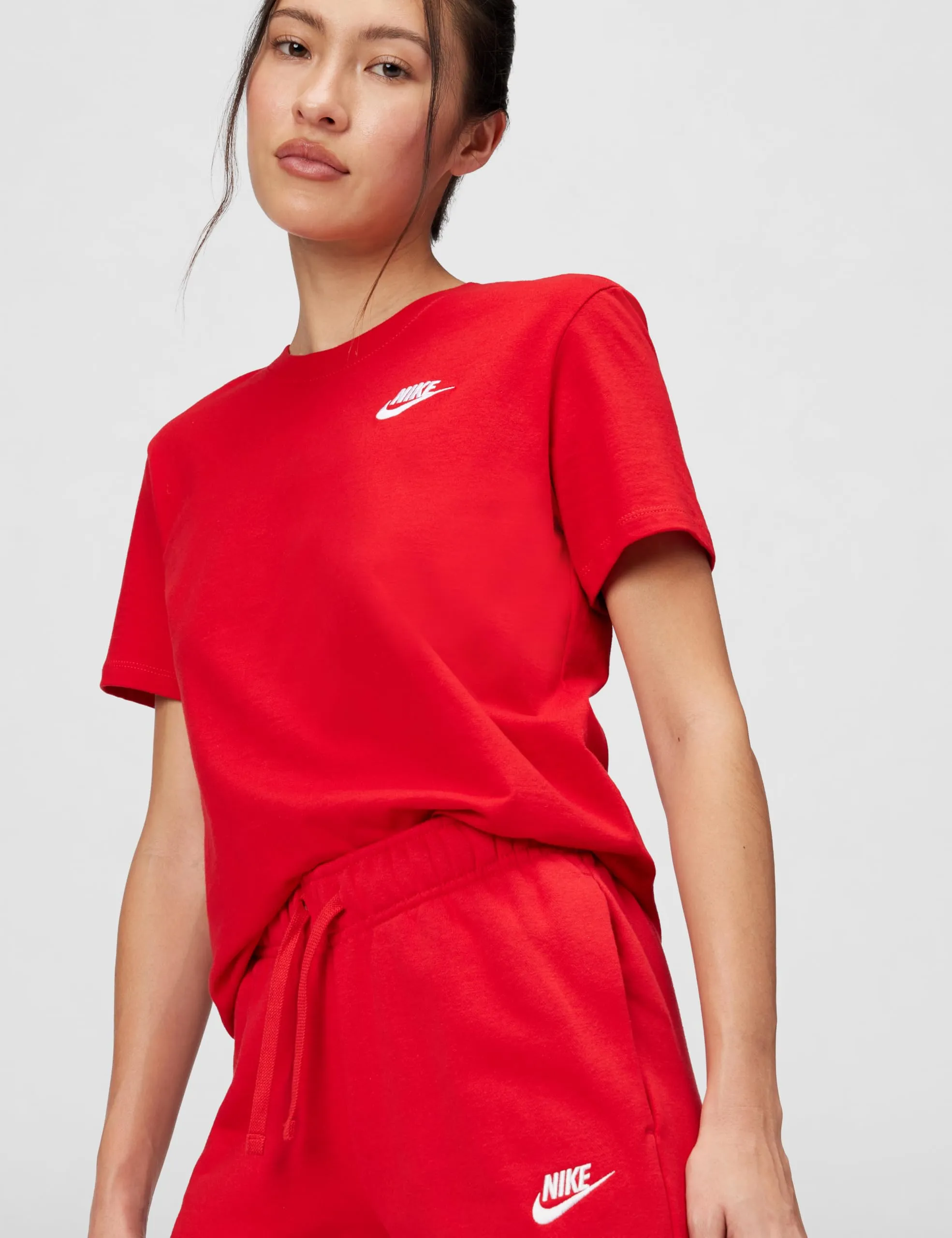 Nike Sportswear Club Essentials T-Shirt - Donna, University Red, DX7902-657, S - immagine 5