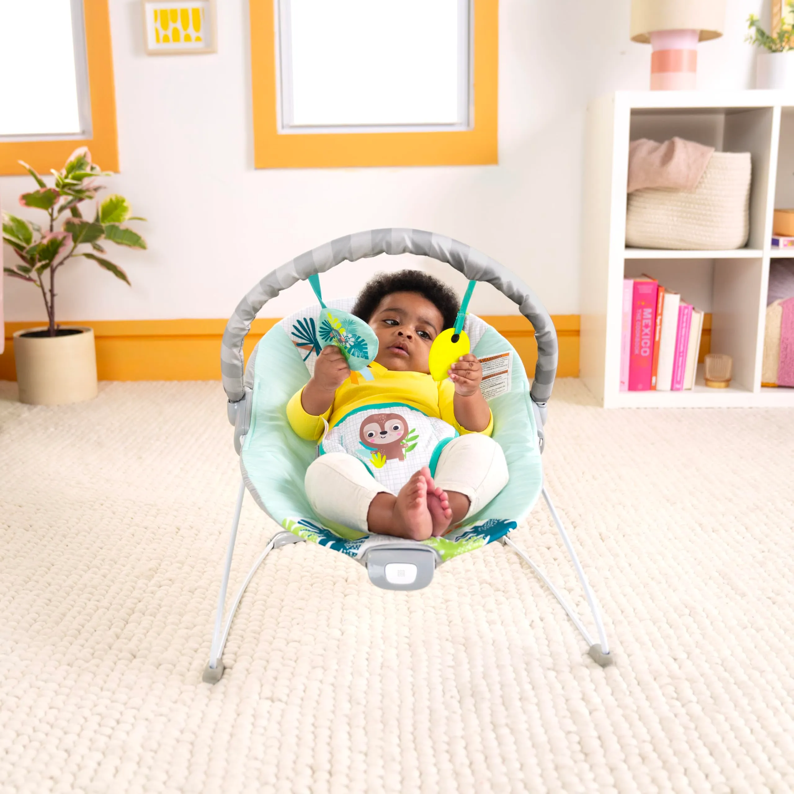 Bright Starts Wild Wonders Sdraietta Neonato con Vibrazioni e Barra Gioco, 0-6 Mesi - immagine 2