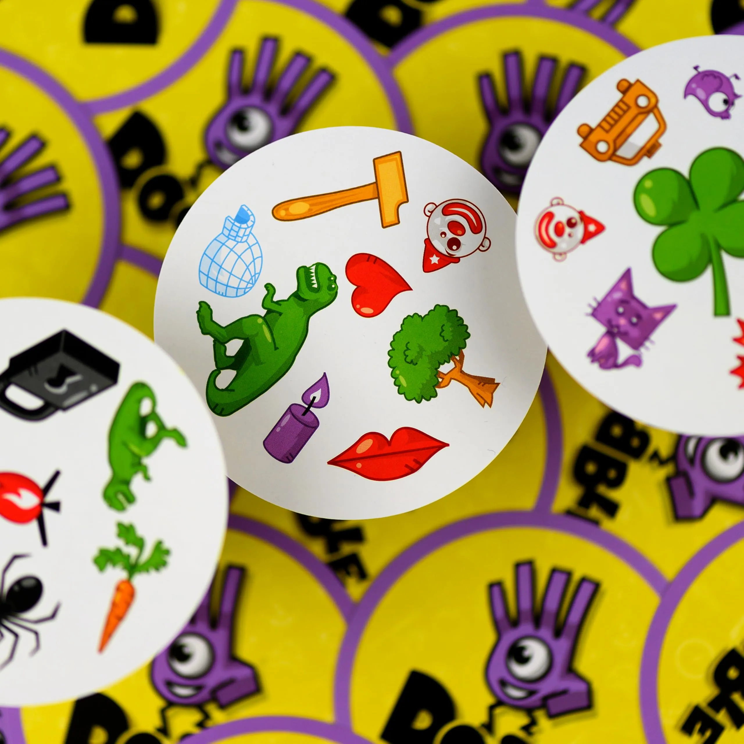 Asmodee Dobble Carte da Gioco per Famiglie, Bambini e Amici - immagine 6