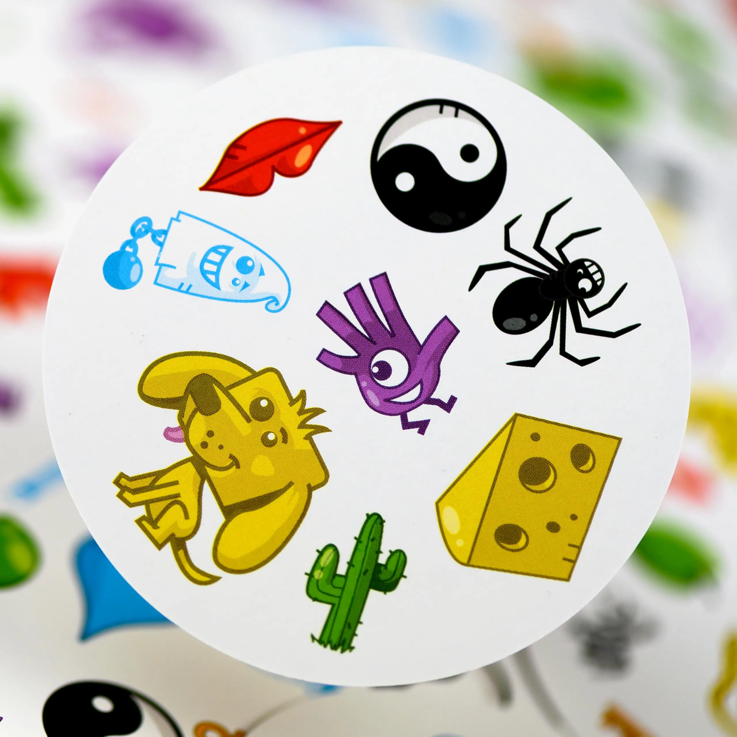 Asmodee Dobble Carte da Gioco per Famiglie, Bambini e Amici - immagine 7