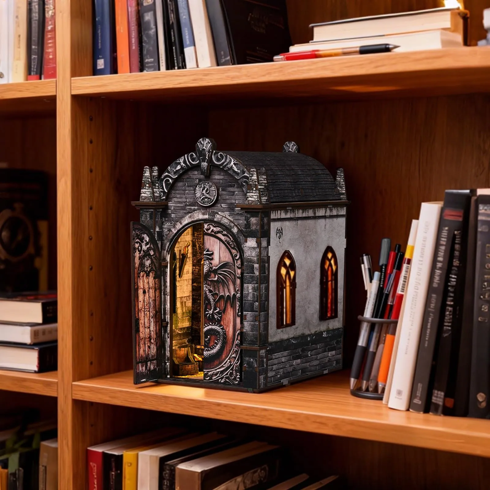 BATTREVO Book Nook Kit Regno Nascosto del Drago DIY Miniatur Kit Buchstütze 3D Holzpuzzle mit Staubschutzhülle - immagine 3