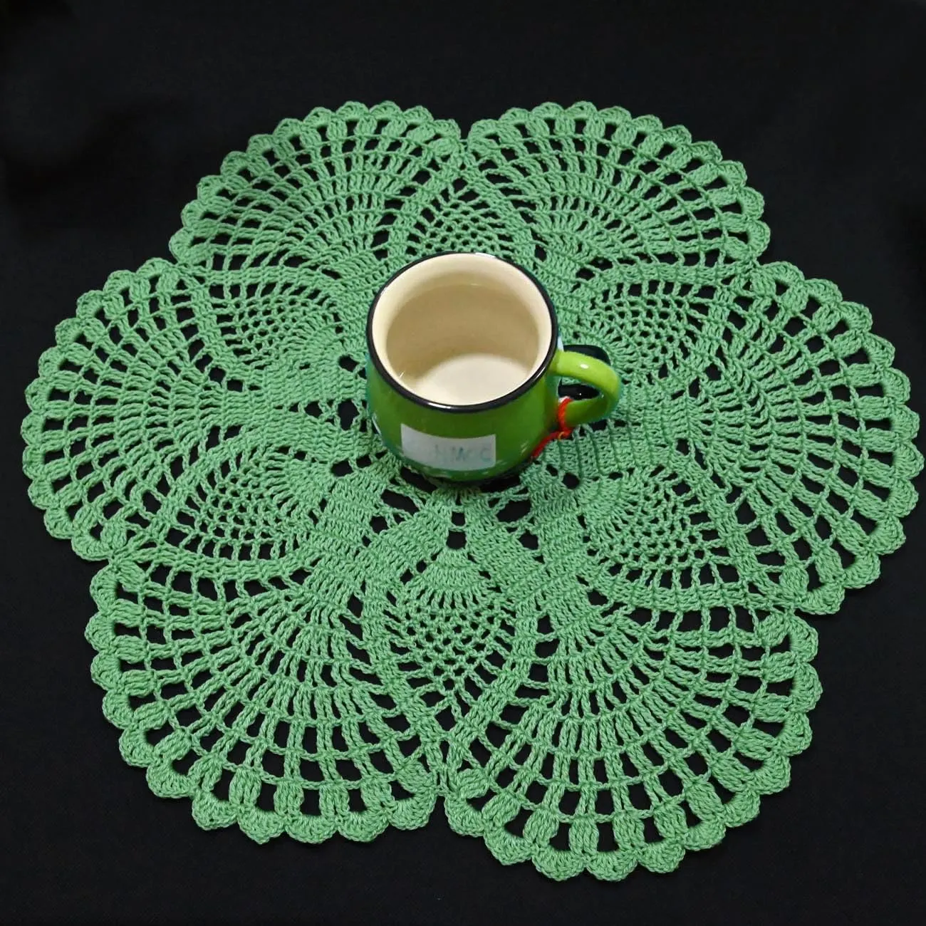 BOMHCS Tovagliette rotonde in pizzo all'uncinetto fatto a mano, motivo floreale 6 petali, 39,4 cm - 44,5 cm, verde mela - immagine 3