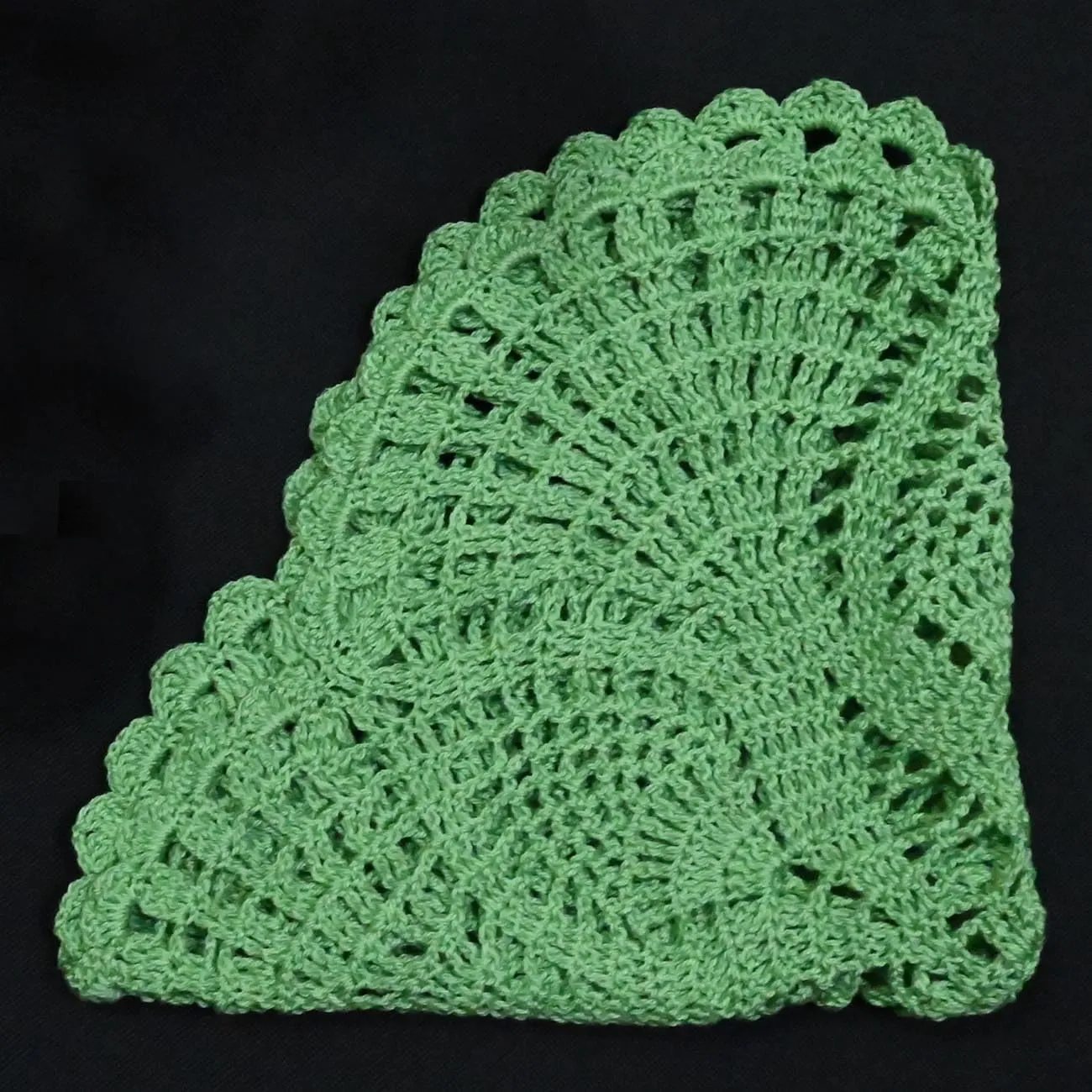 BOMHCS Tovagliette rotonde in pizzo all'uncinetto fatto a mano, motivo floreale 6 petali, 39,4 cm - 44,5 cm, verde mela - immagine 5