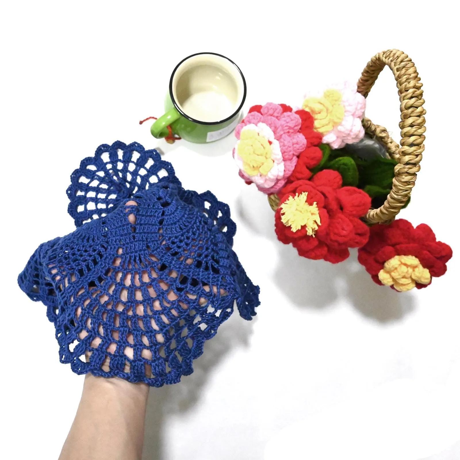 BOMHCS Tovagliette in pizzo all'uncinetto fatte a mano, centrini rotondi a 6 petali motivo floreale, 39,4 cm - 44,5 cm, Blu intenso - immagine 5