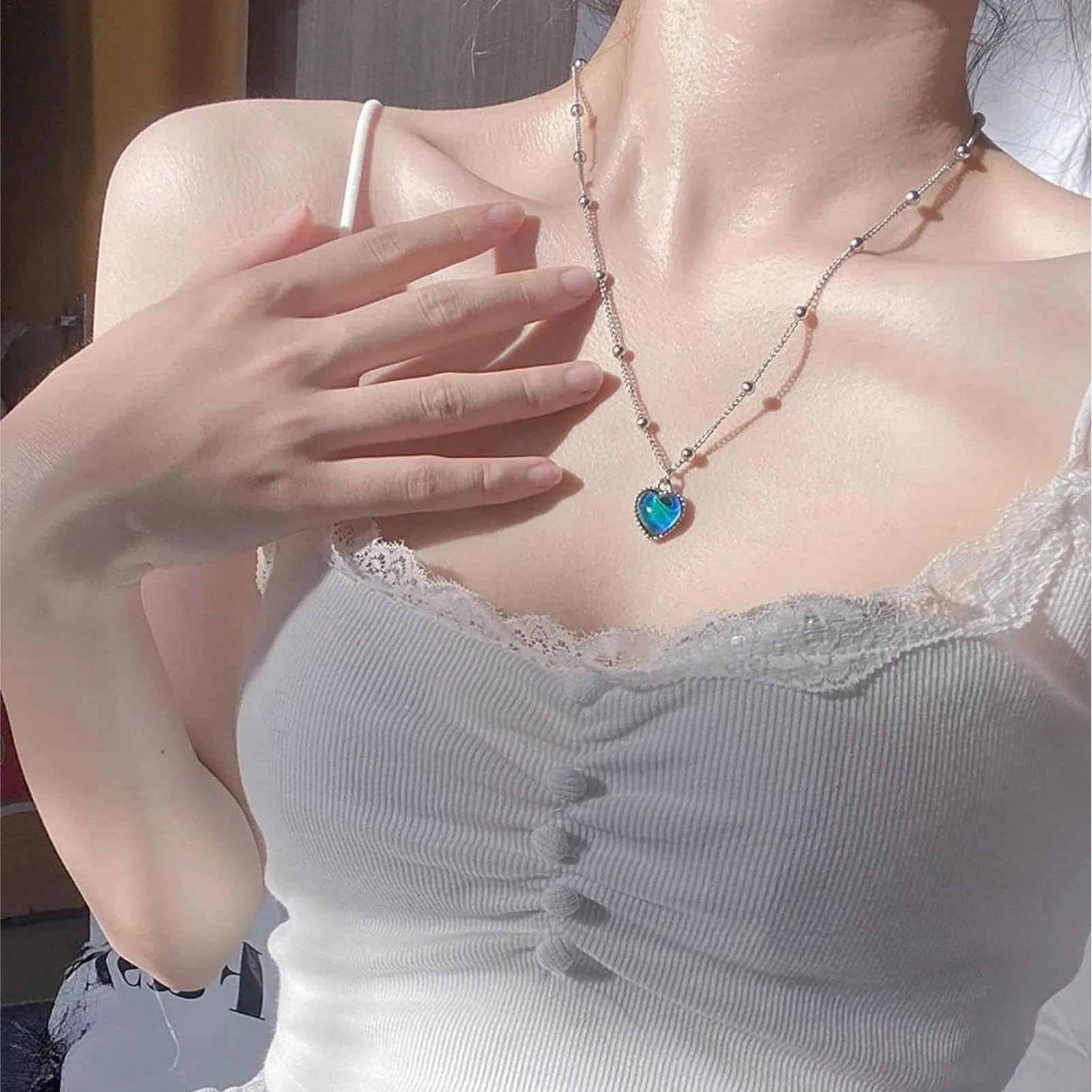 Collana termocromica con ciondolo a forma di cuore infinito che cambia colore - immagine 2