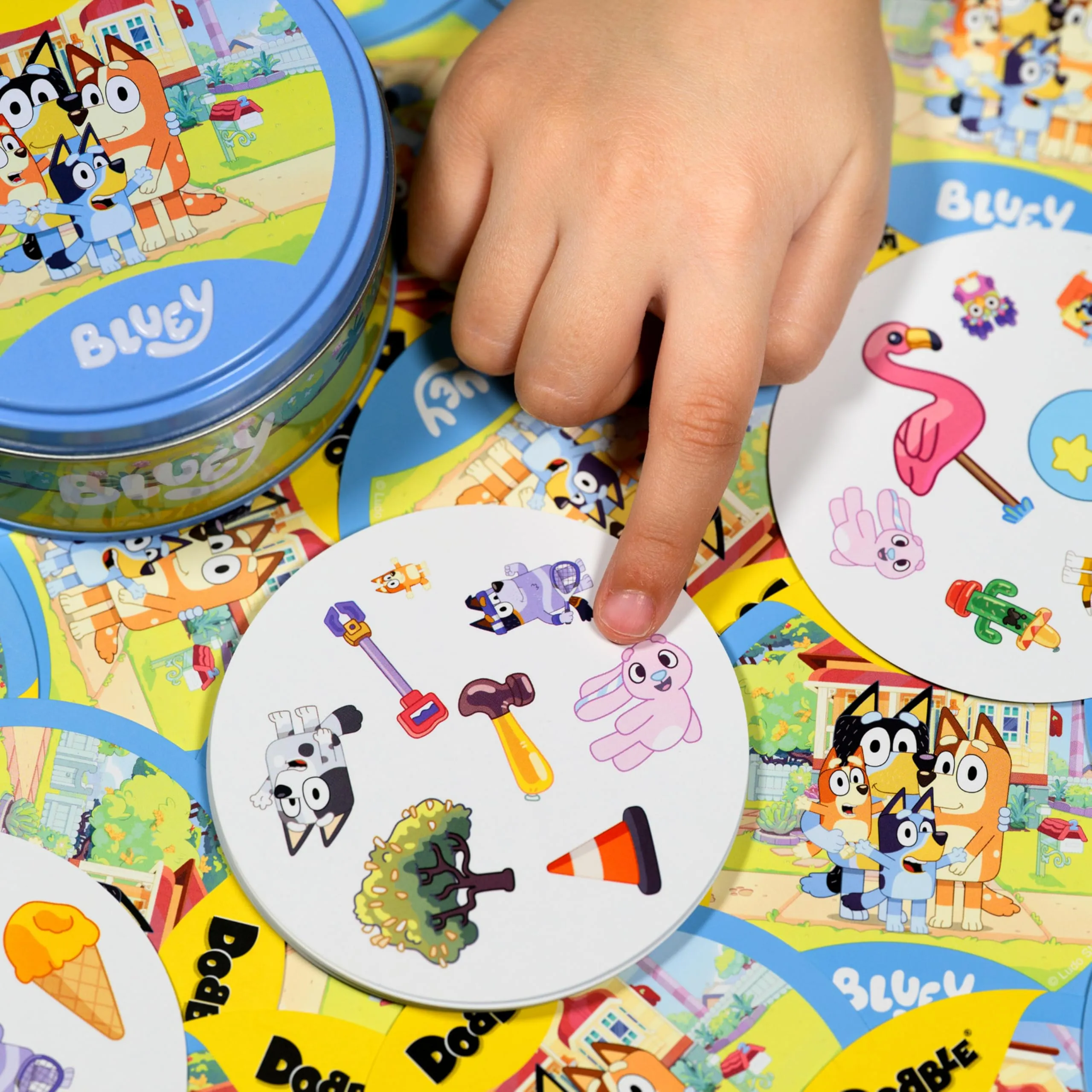 Asmodee Dobble Bluey Carte da Gioco per Famiglie e Amici - immagine 7