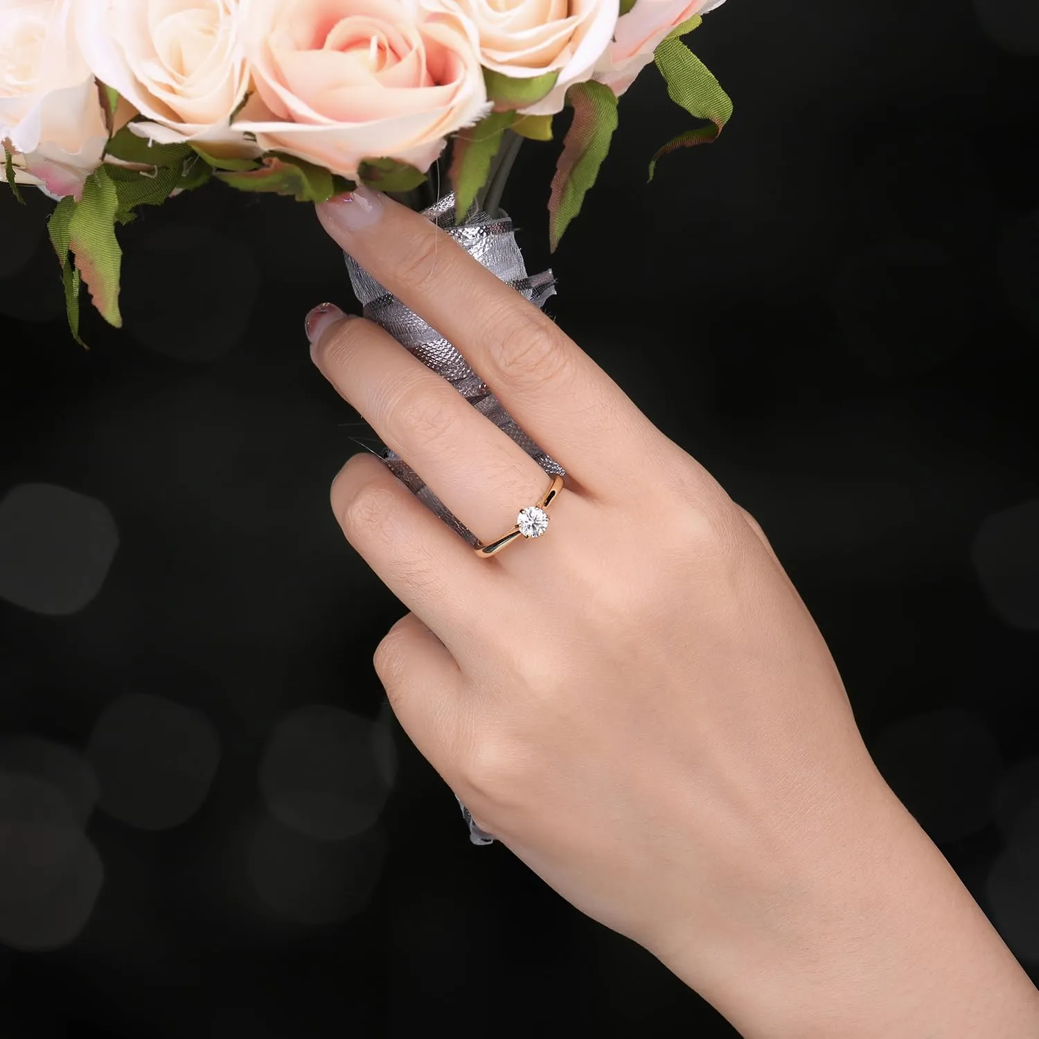 JewelryPalace Anello Solitario Donna 0.5ct Moissanite Placcato Oro Giallo 14K, Taglio Rotondo, Misura 10.5 - immagine 5