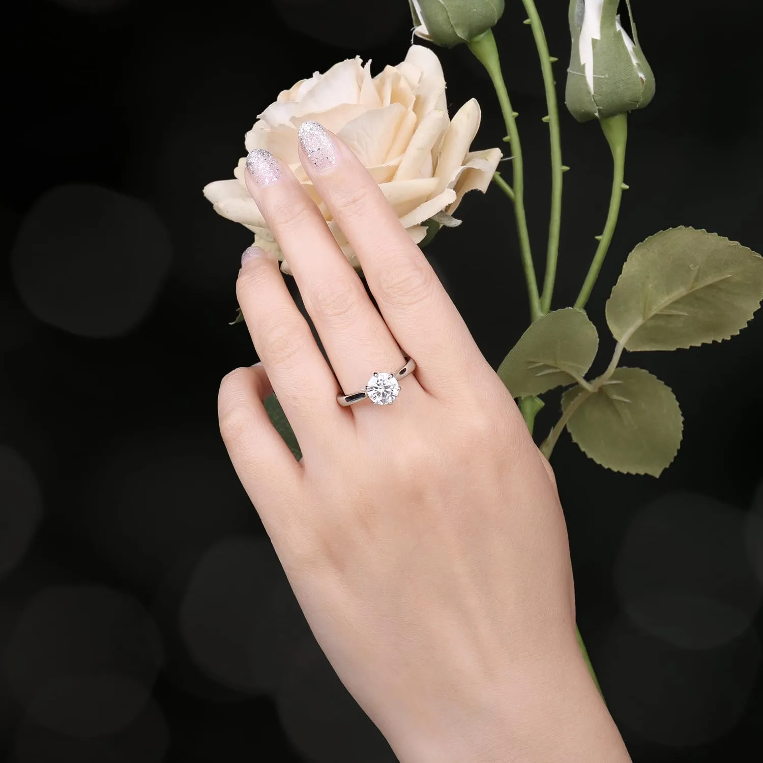 JewelryPalace Anello Solitario Donna 1.5ct Moissanite placcato oro bianco 14K, Taglio Rotondo, Misura 14.5 - immagine 5