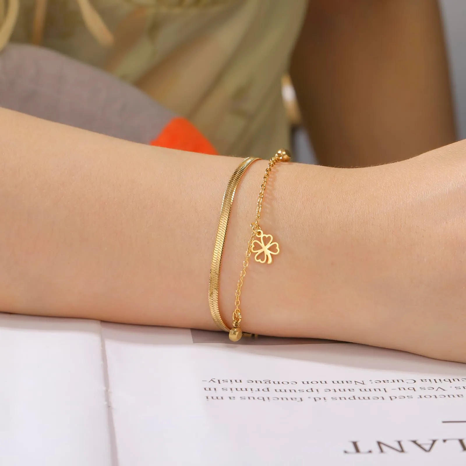 VASSAGO Bracciale da donna con quadrifoglio in acciaio inox, Misura unica - immagine 2