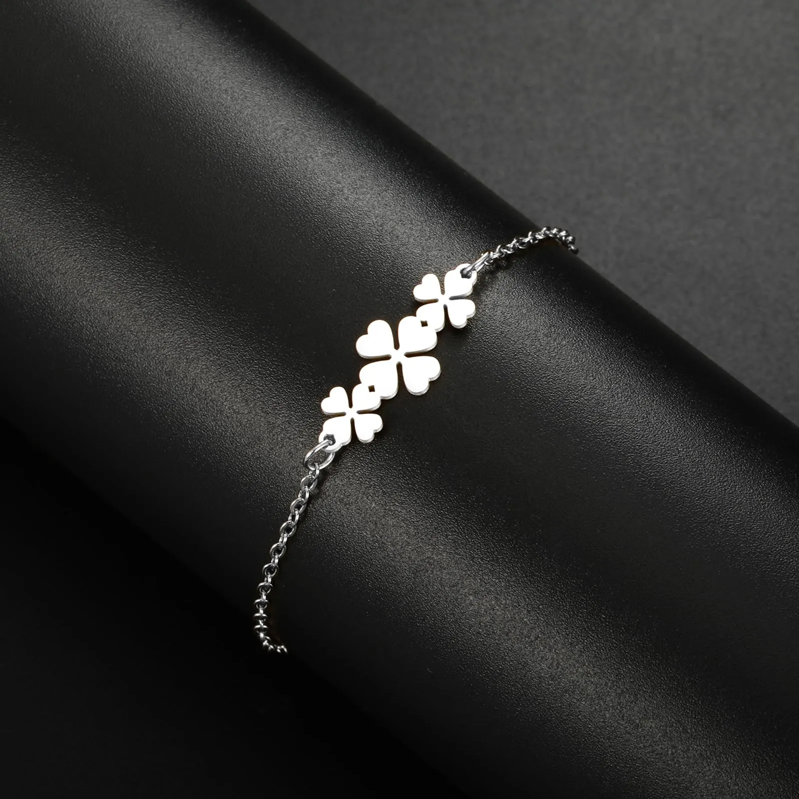 VASSAGO Bracciale da donna con quadrifoglio in acciaio inossidabile, Taglia unica - immagine 3