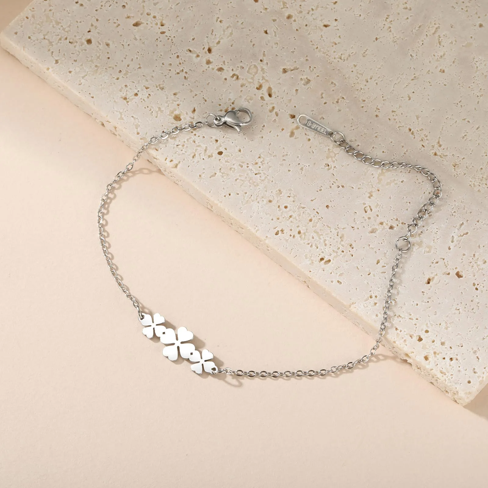 VASSAGO Bracciale da donna con quadrifoglio in acciaio inossidabile, Taglia unica - immagine 4