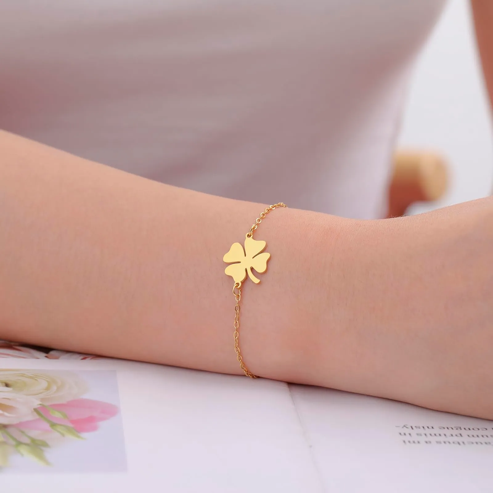 VASSAGO Bracciale da donna con quadrifoglio in acciaio inossidabile, Misura unica - immagine 4