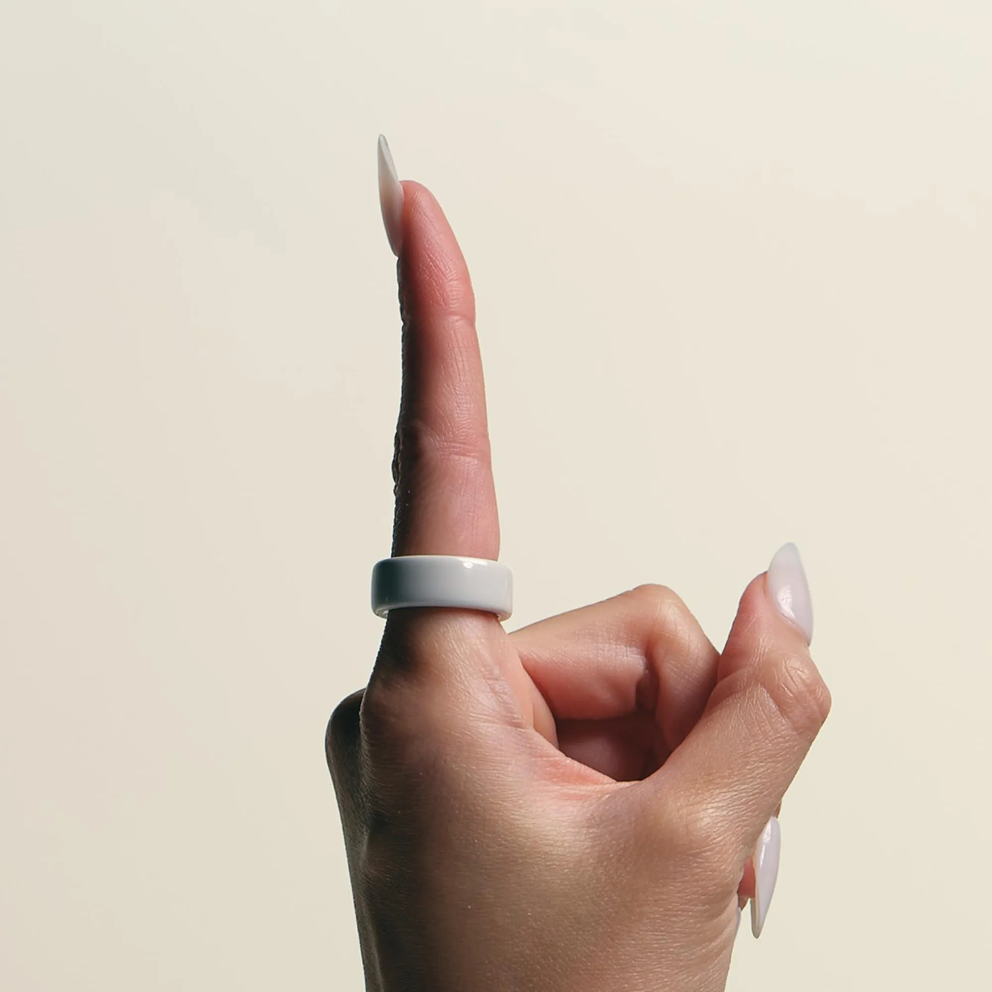 Oura Ring 4 Ceramic Cloud, Size 10 - immagine 6