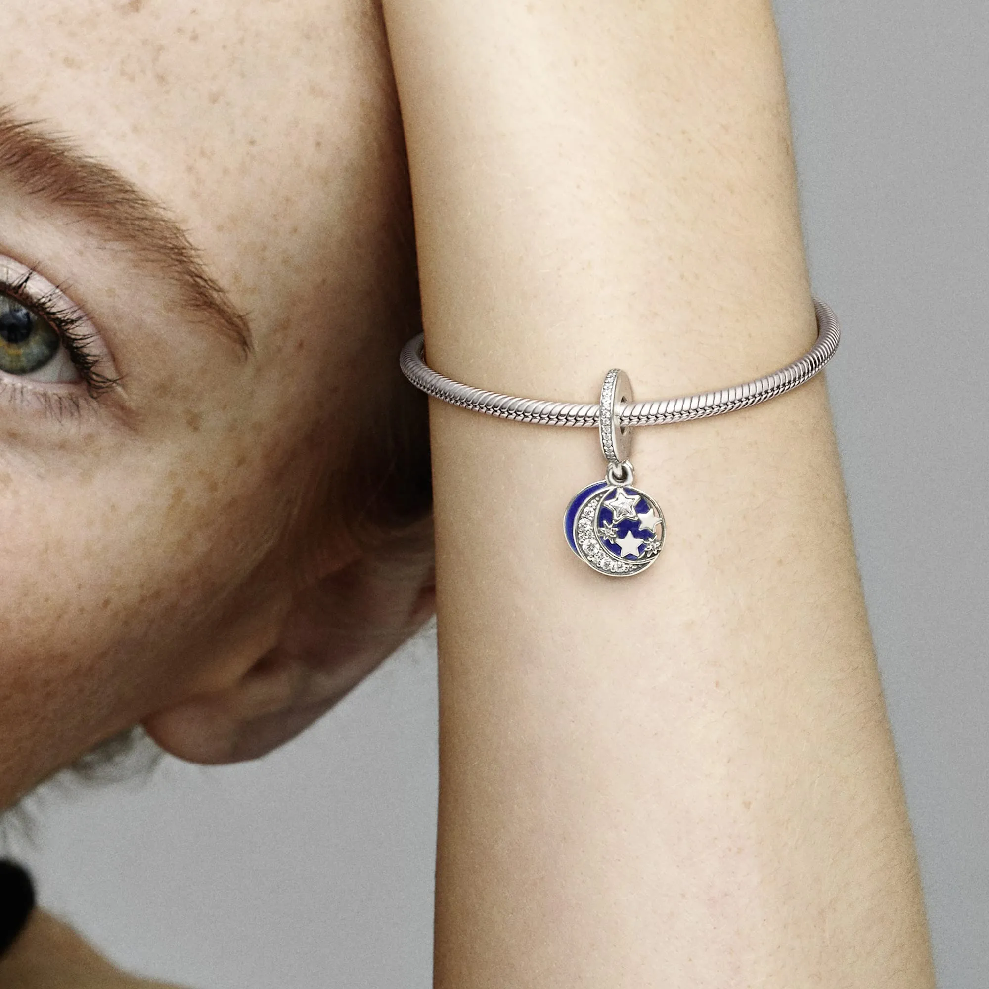 Pandora Passions Pendente in argento Luna e Stella con Zirconi Cubici e Smalto Blu 791993CZ - immagine 7