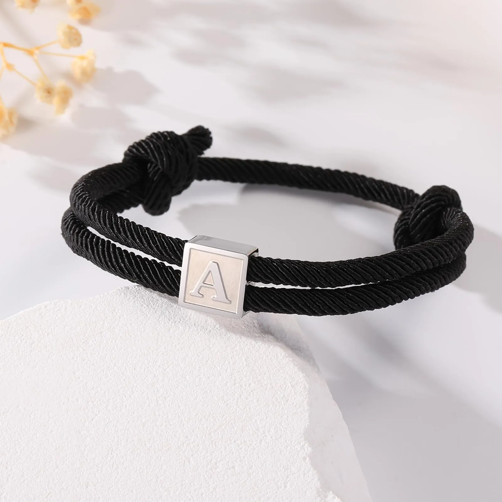 Esmoly Bracciale Uomo con Iniziale in Corda Intrecciata a Mano, Impermeabile e Regolabile (Argento Y) - immagine 2