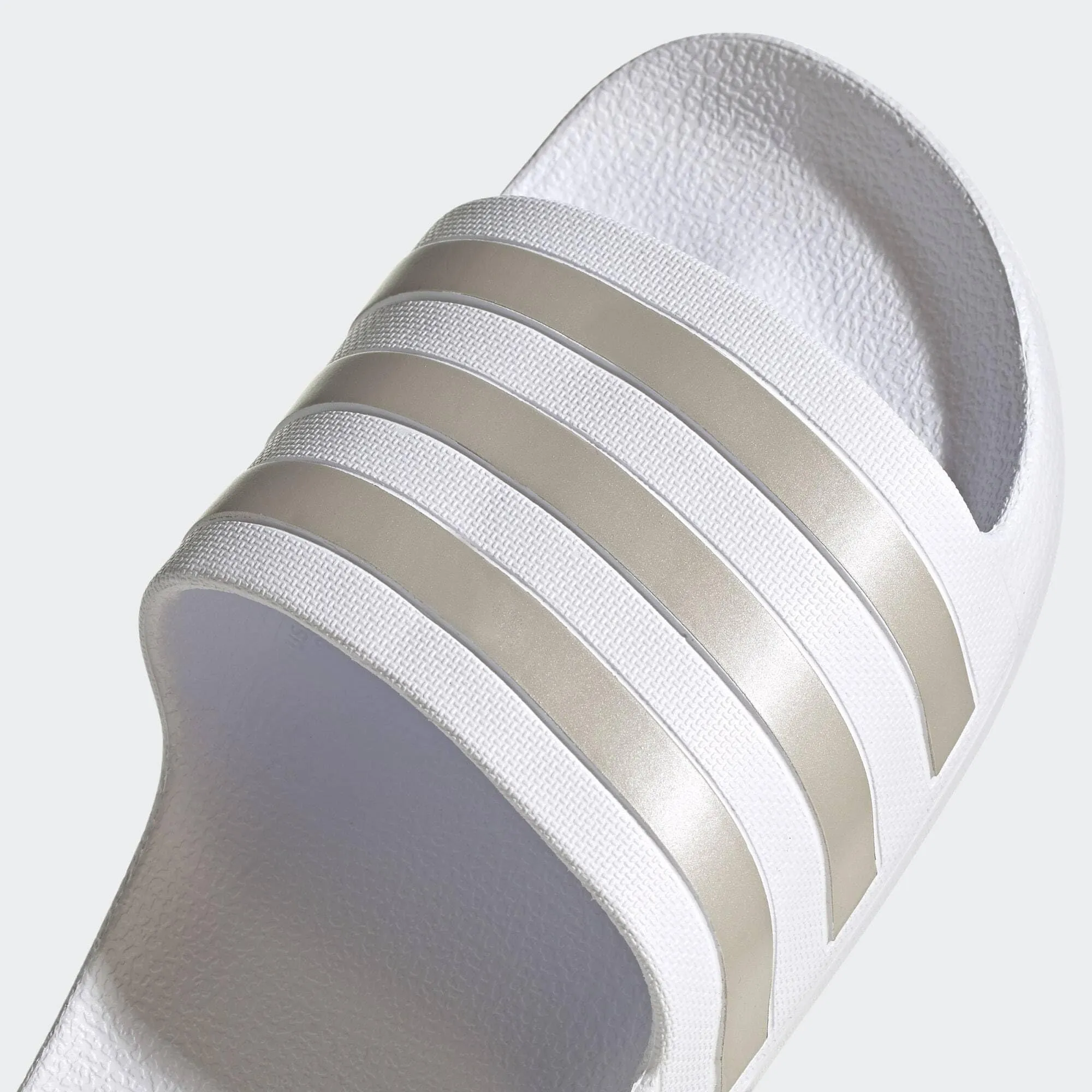 Adidas Adilette Aqua Slides - Cloud White / Platinum / Cloud White - 46 EU - immagine 8
