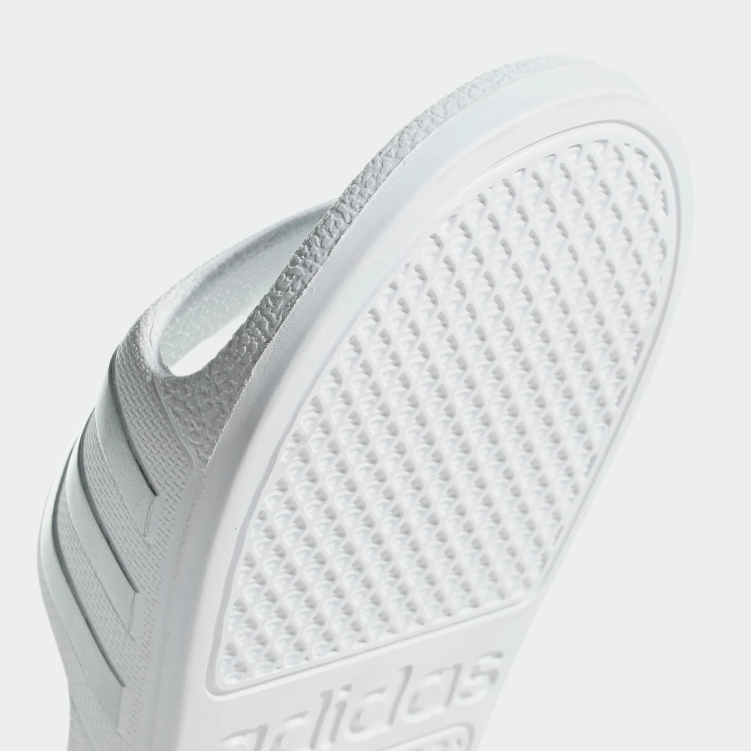 adidas Adilette Aqua Slides Kids Slipper, Cloud White / Silver Met / Cloud White, 38 EU - immagine 5