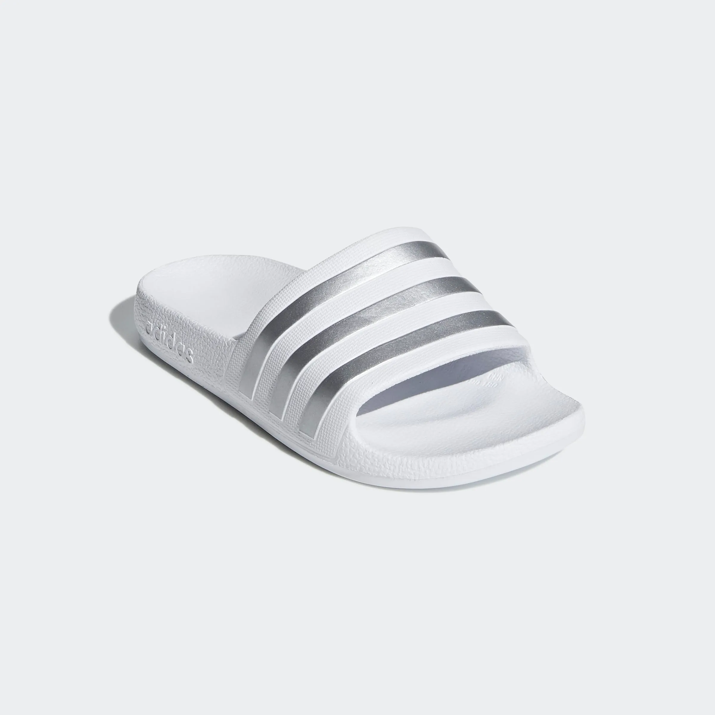 adidas Adilette Aqua Slides Kids Slipper, Cloud White / Silver Met / Cloud White, 39 1/3 EU - immagine 6