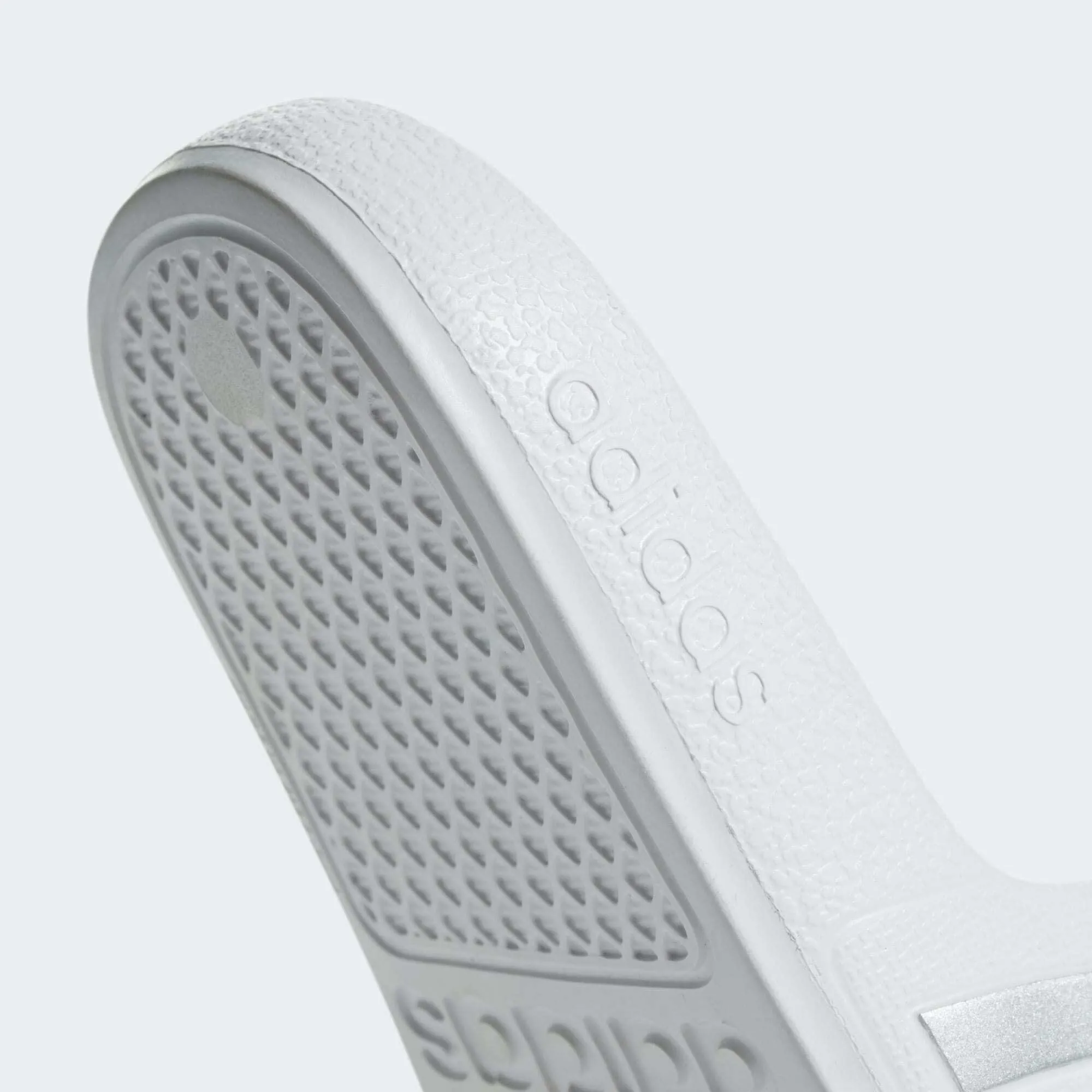 adidas Adilette Aqua Slides Kids Slipper - Cloud White / Silver Met / Cloud White, 30.5 EU - immagine 8