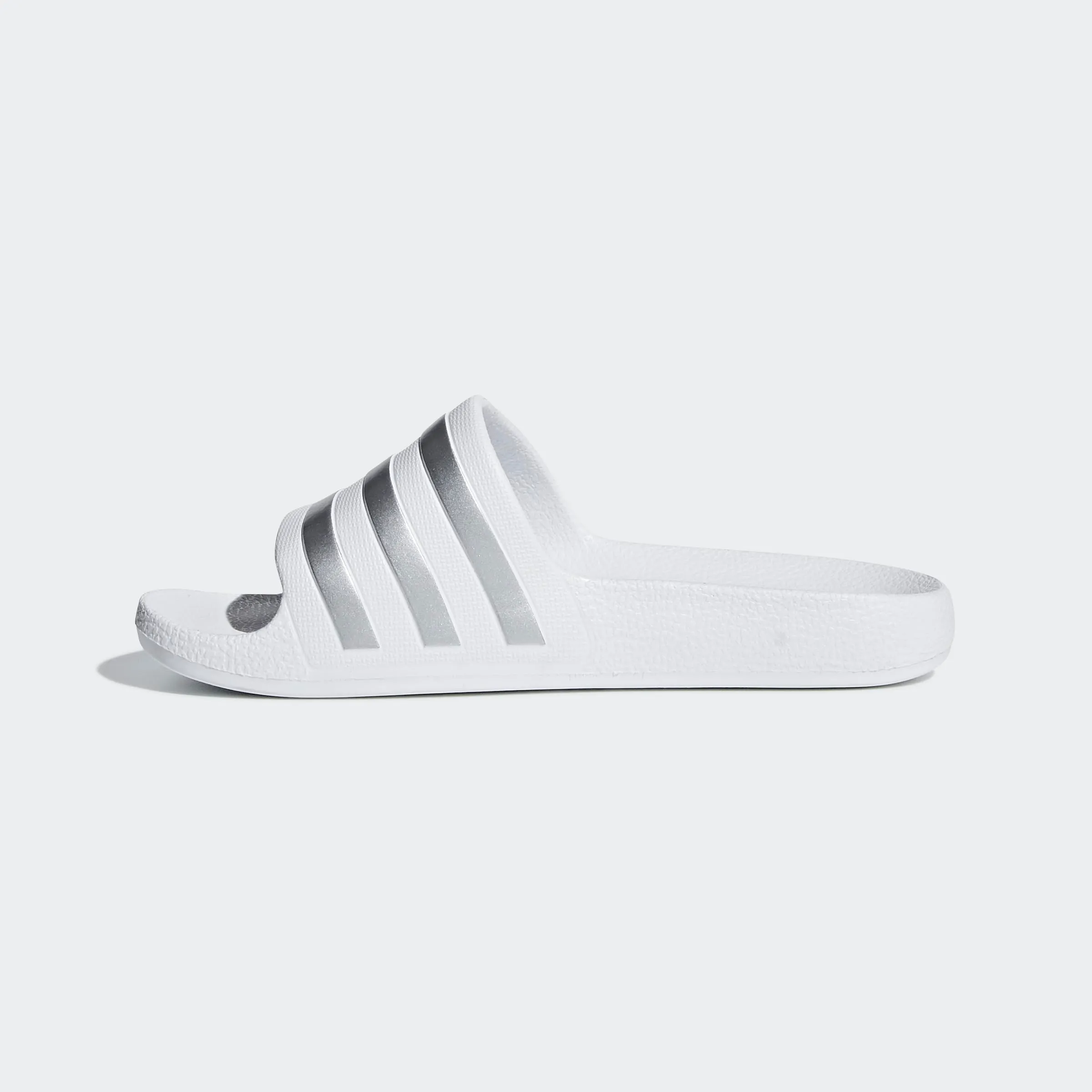 adidas Adilette Aqua Slides Kids Slipper - Cloud White / Silver Met / Cloud White, 28 EU - immagine 3