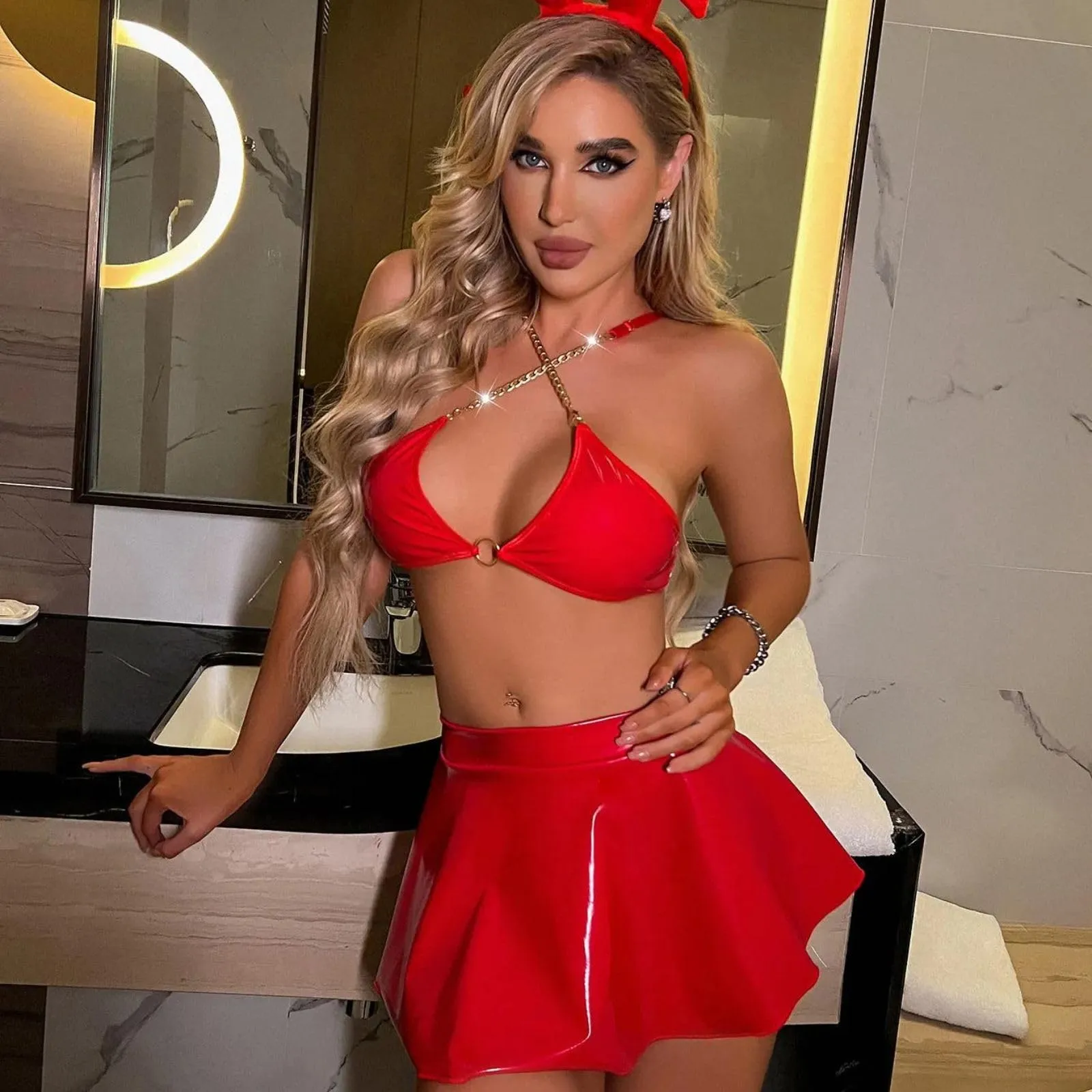 ROSVAJFY Costume da Coniglietta Sexy in Pelle per Donna Set Lingerie Cosplay con Fascia e Intimo (Rosso) - immagine 3