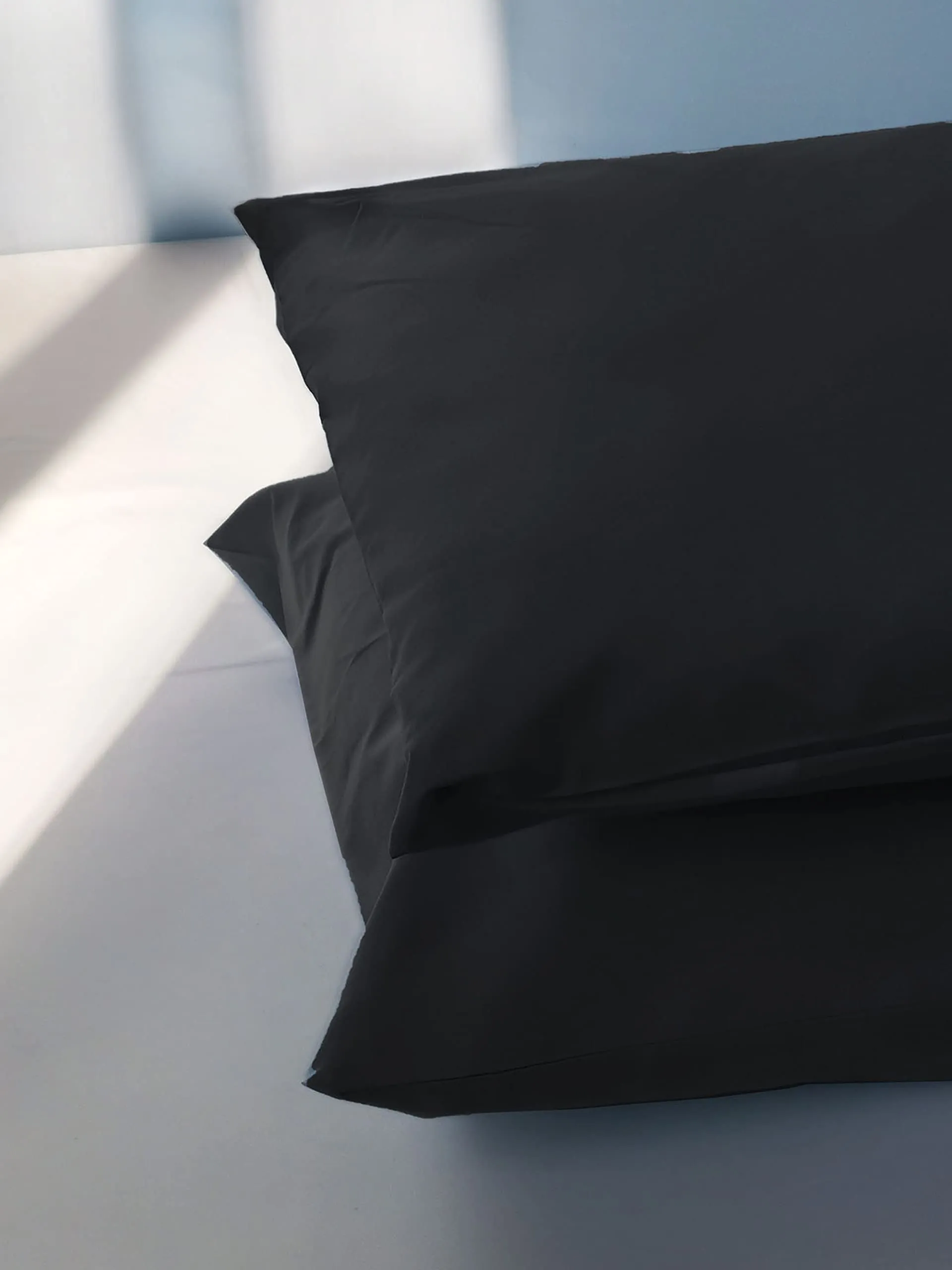 FARFALLAROSSA Coppia di Federe in Cotone 60x60 cm, Chiusura a Busta, Nero - immagine 4
