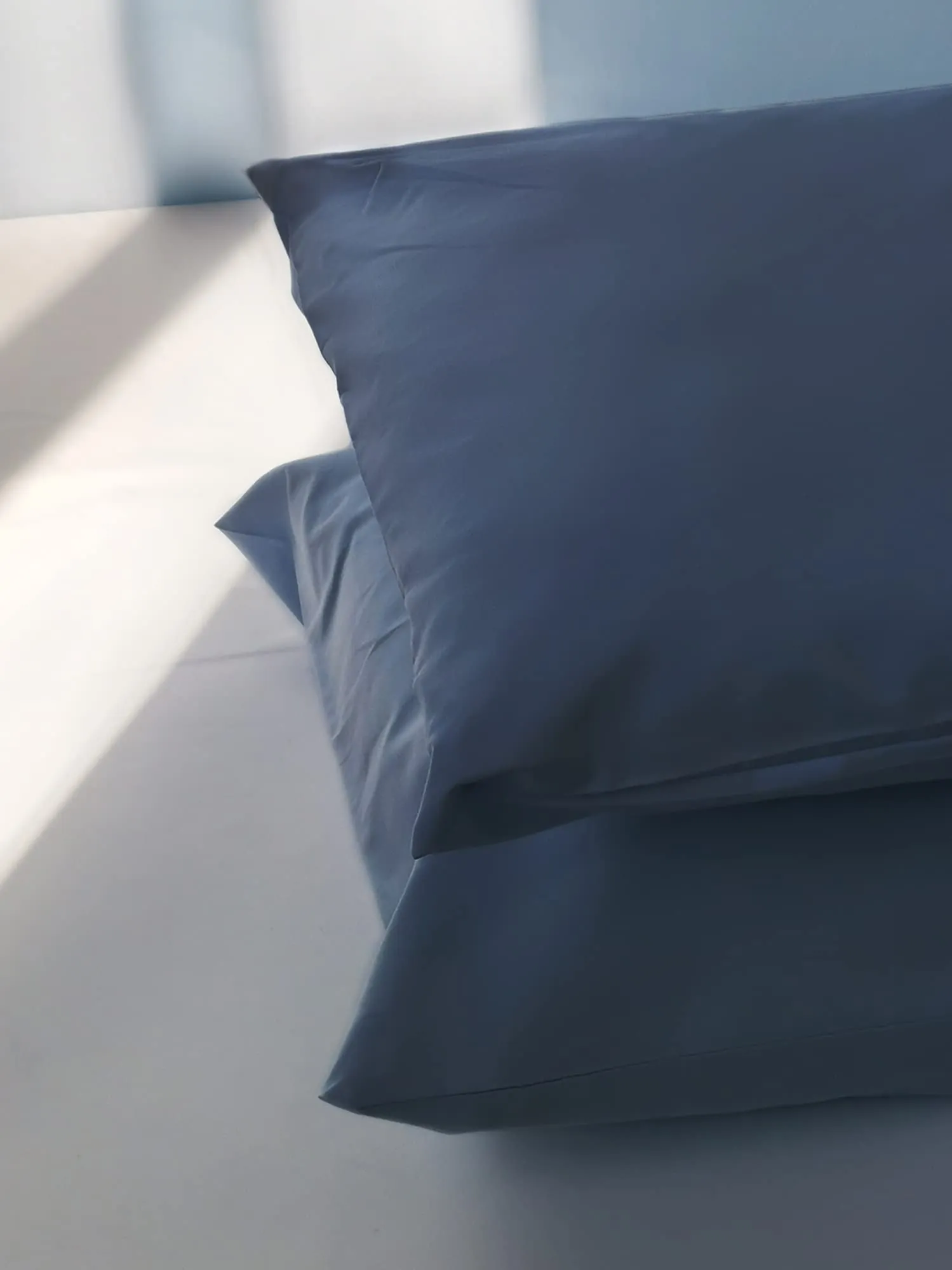 FARFALLAROSSA Coppia di Federe 100% Cotone 65x65 cm, Chiusura a Busta, Blu Navy - immagine 4