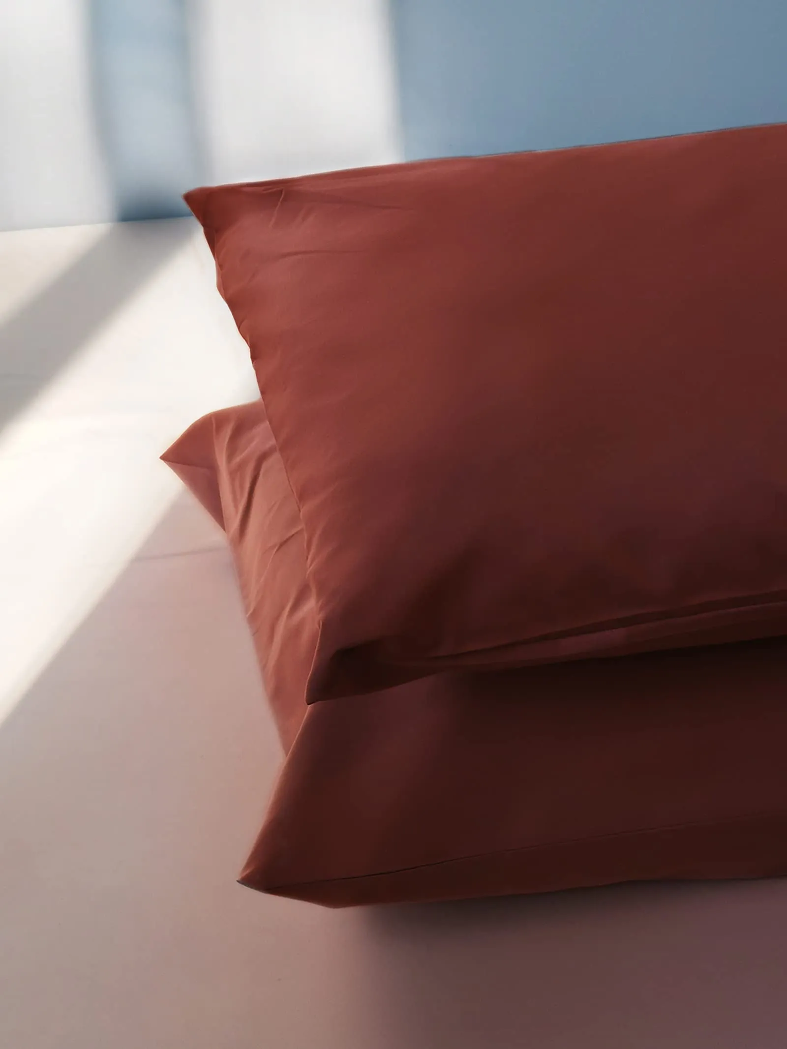 FARFALLAROSSA Coppia di Federe 100% Puro Cotone 65x65 cm, Chiusura a Busta, Bordeaux - immagine 4