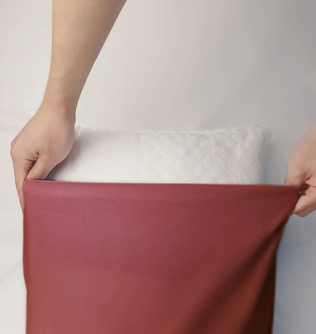 FARFALLAROSSA Coppia di Federe 100% Puro Cotone 65x65 cm, Chiusura a Busta, Bordeaux - immagine 5