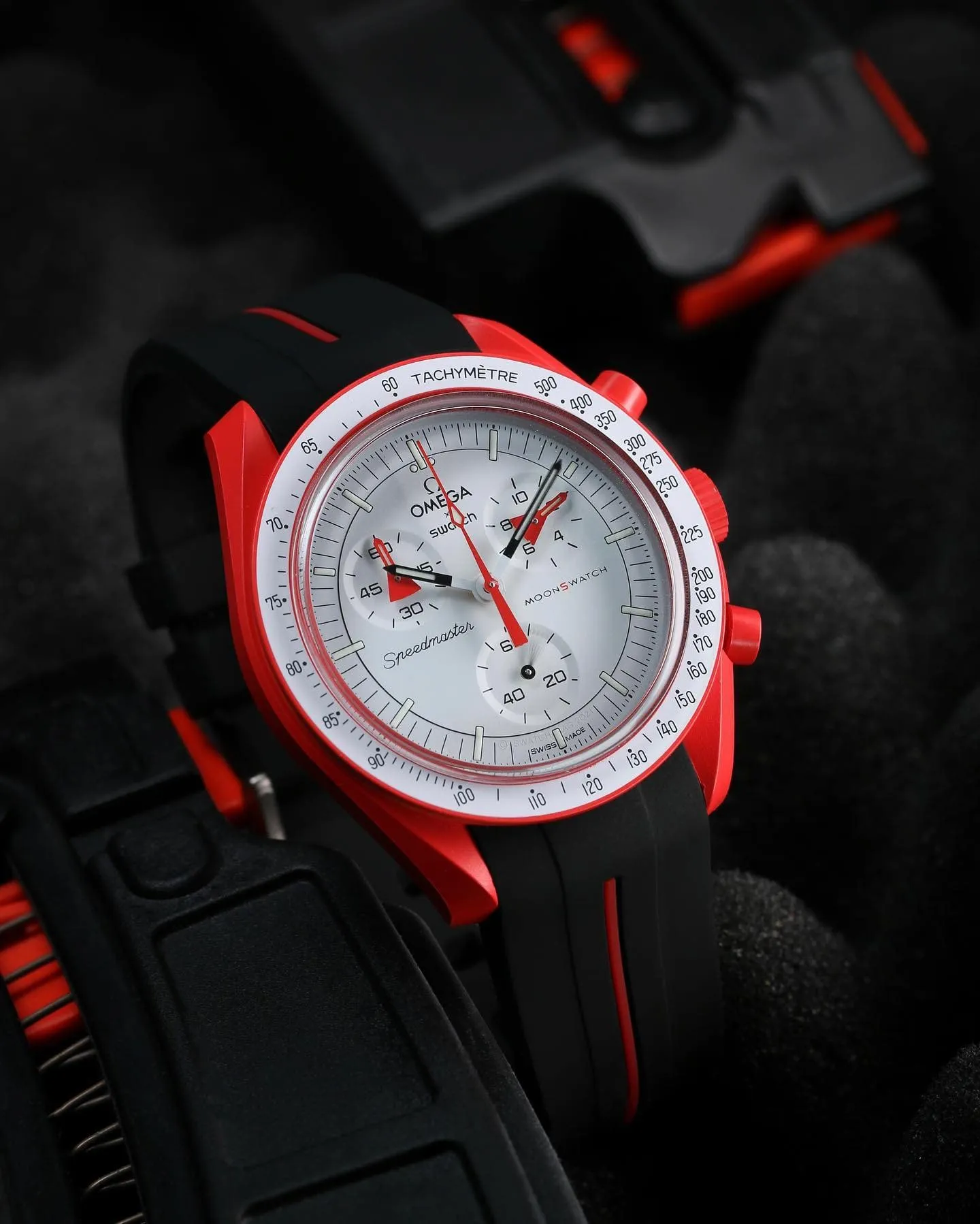 BONACE Cinturino in silicone per Omega x Swatch MoonSwatch Speedmaster, 20mm (Linea rossa nera) - immagine 6