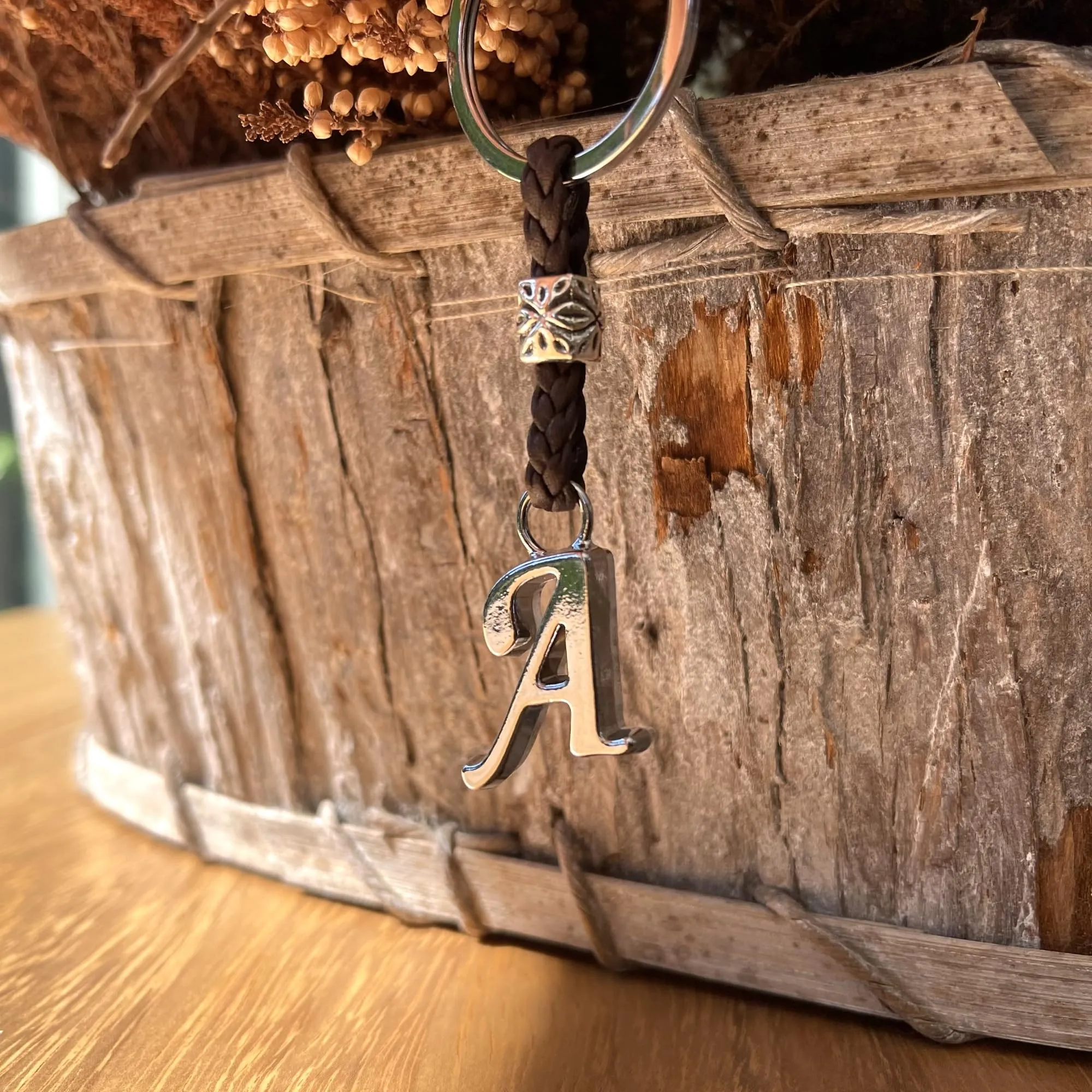 ASTER ALHELÍ Portachiavi in Pelle Personalizzato con Iniziali e Perline in Zama Placcate in Argento - immagine 2