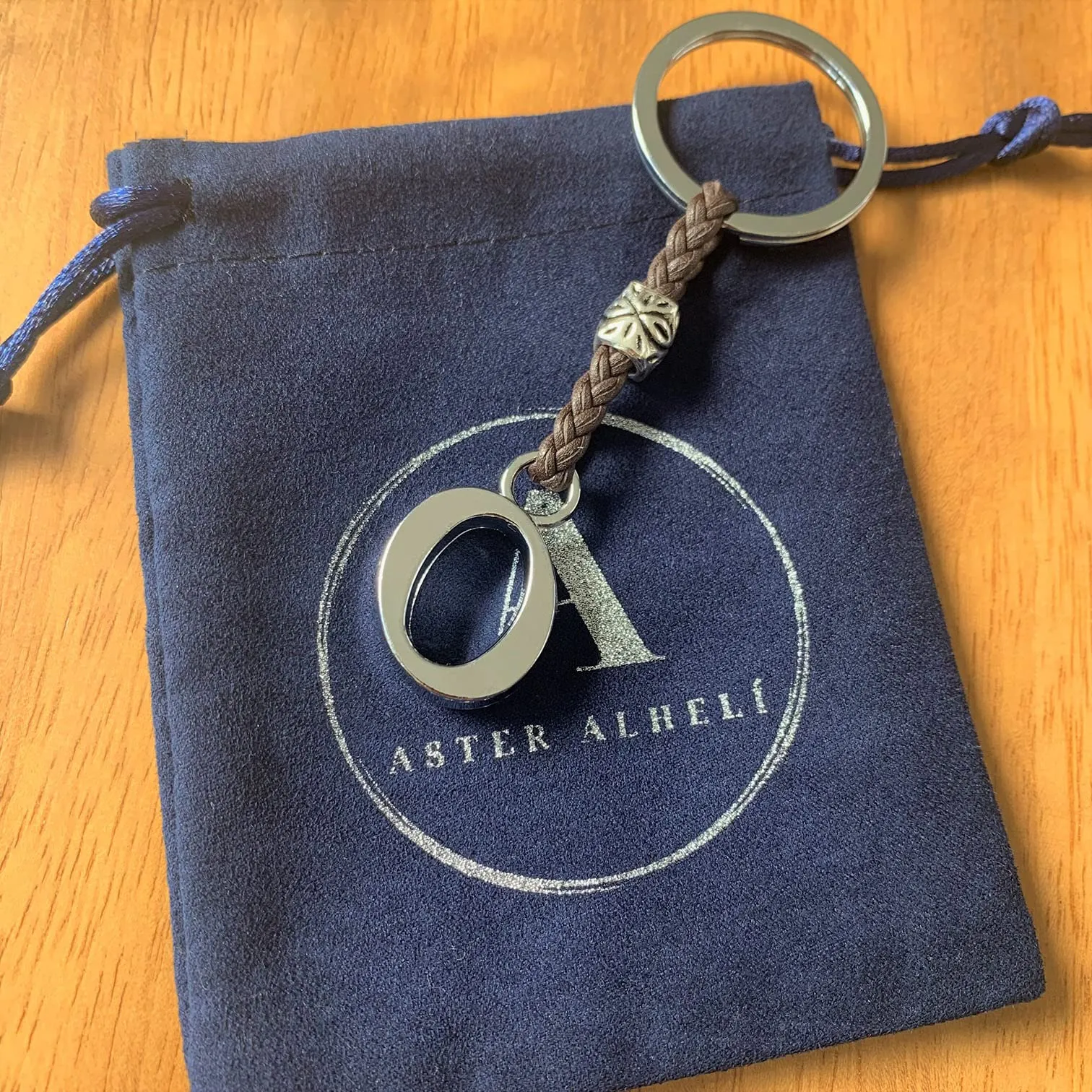 ASTER ALHELÍ Portachiavi in Pelle Personalizzato con Iniziali, Lettere e Perline in Zama Placcate in Argento - immagine 4