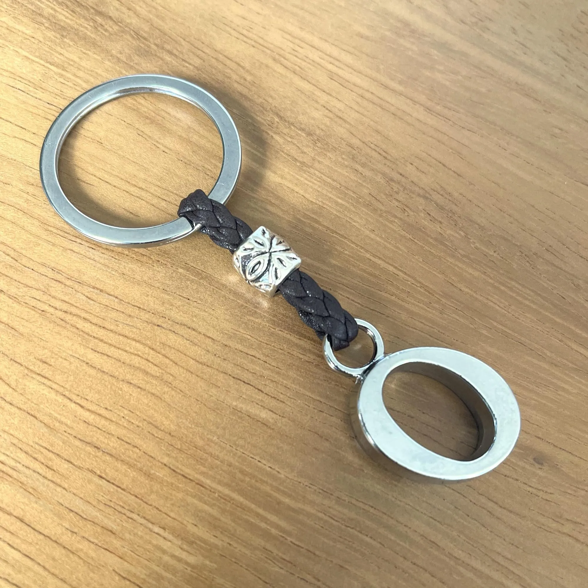 ASTER ALHELÍ Portachiavi in Pelle Personalizzato con Iniziali, Lettere e Perline in Zama Placcate in Argento - immagine 6