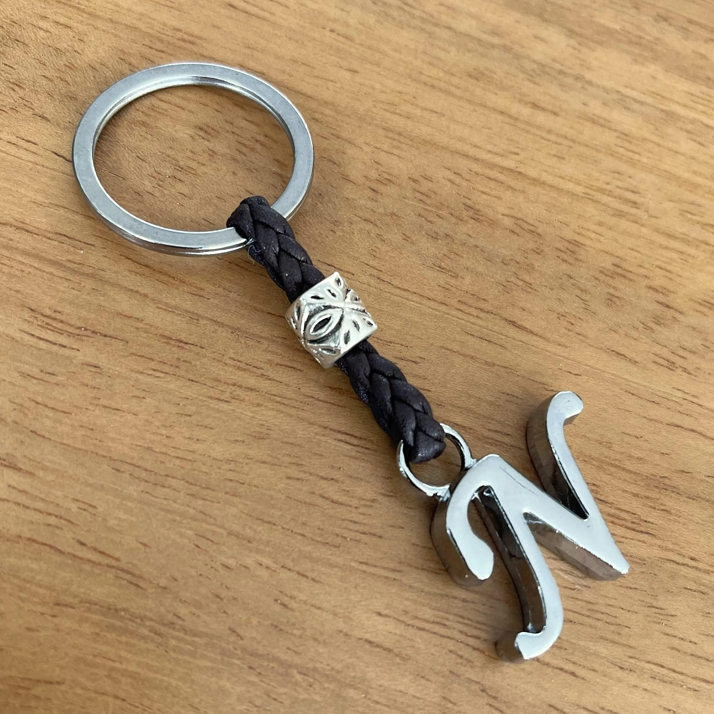 ASTER ALHELÍ Portachiavi Personalizzato con Iniziali in Cuoio e Perline in Zama Placcate in Argento - immagine 5