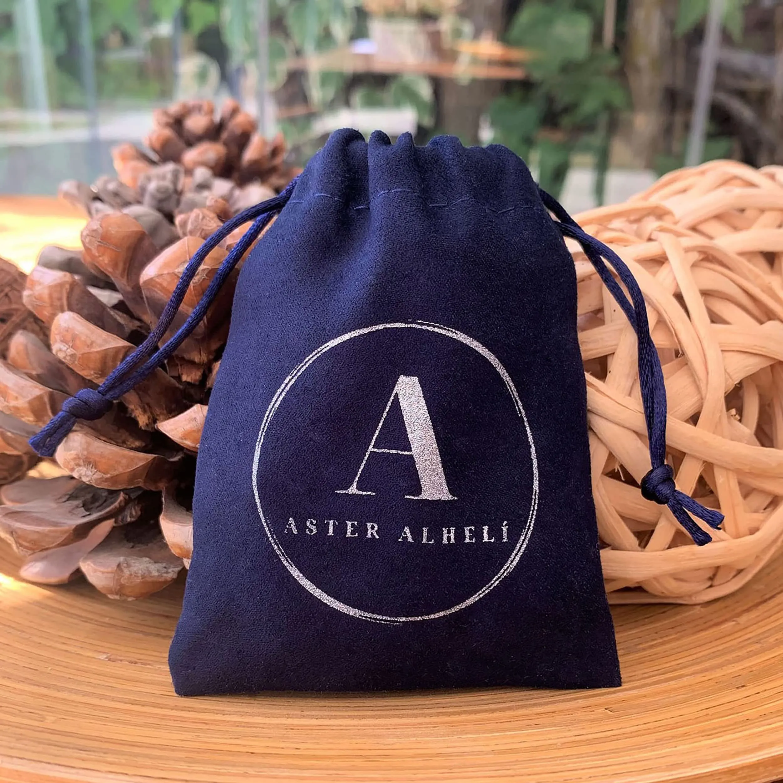 Aster Alhelí Portachiavi in Cuoio Personalizzato con Iniziale e Perline in Zama Placcate in Argento - immagine 5