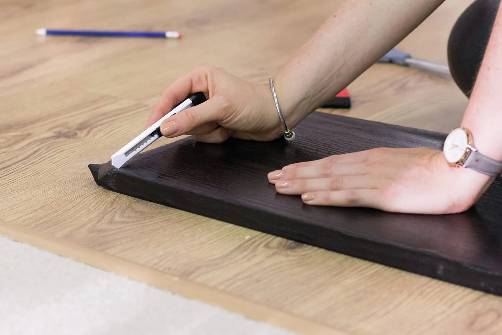 d-c-fix Pellicola Adesiva per Mobili, Legno Nero, 90 cm x 2,1 m - immagine 8
