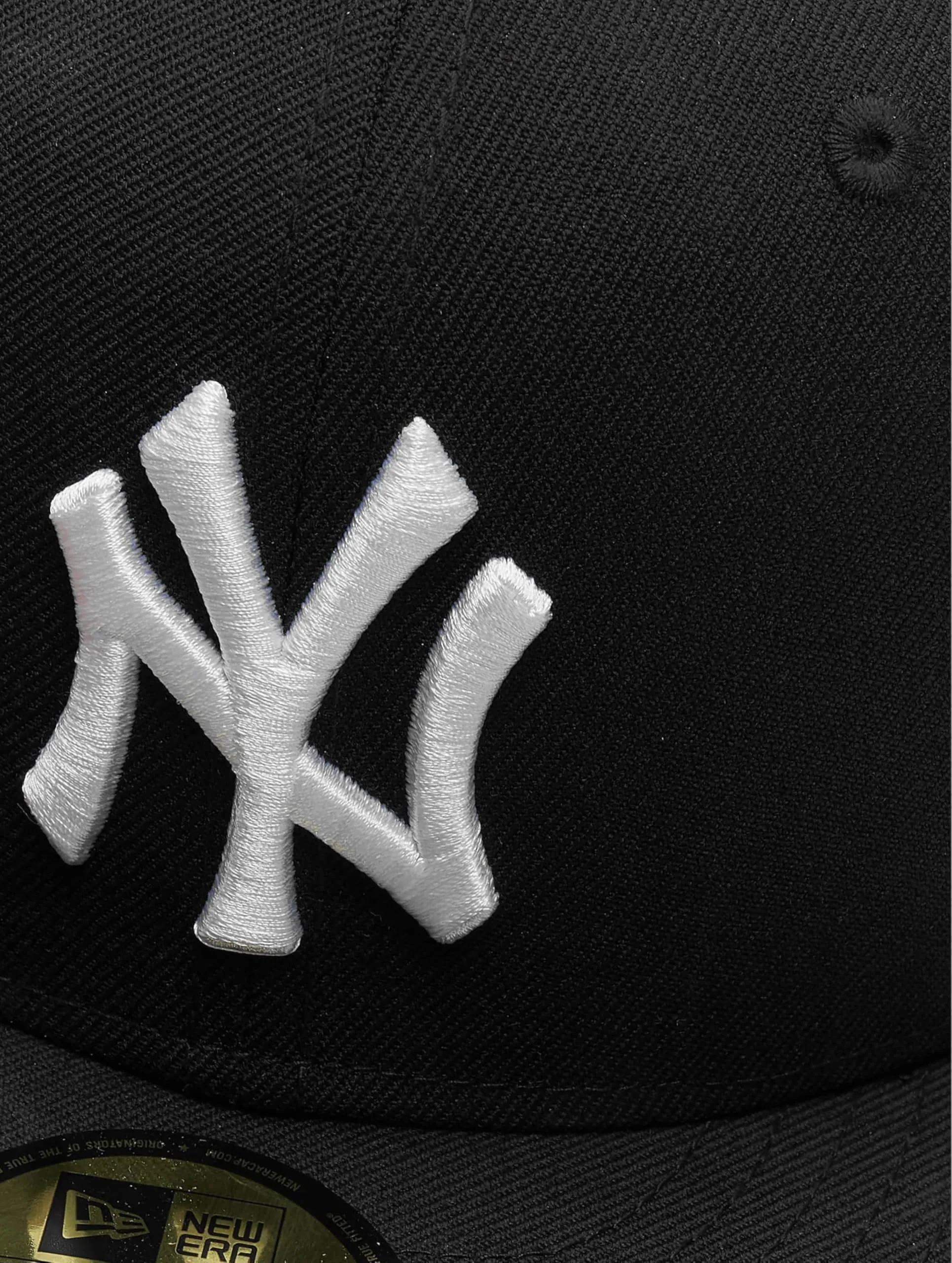 New Era MLB Basic York Yankees Men's Cap, Black, 8 1/4 - immagine 4