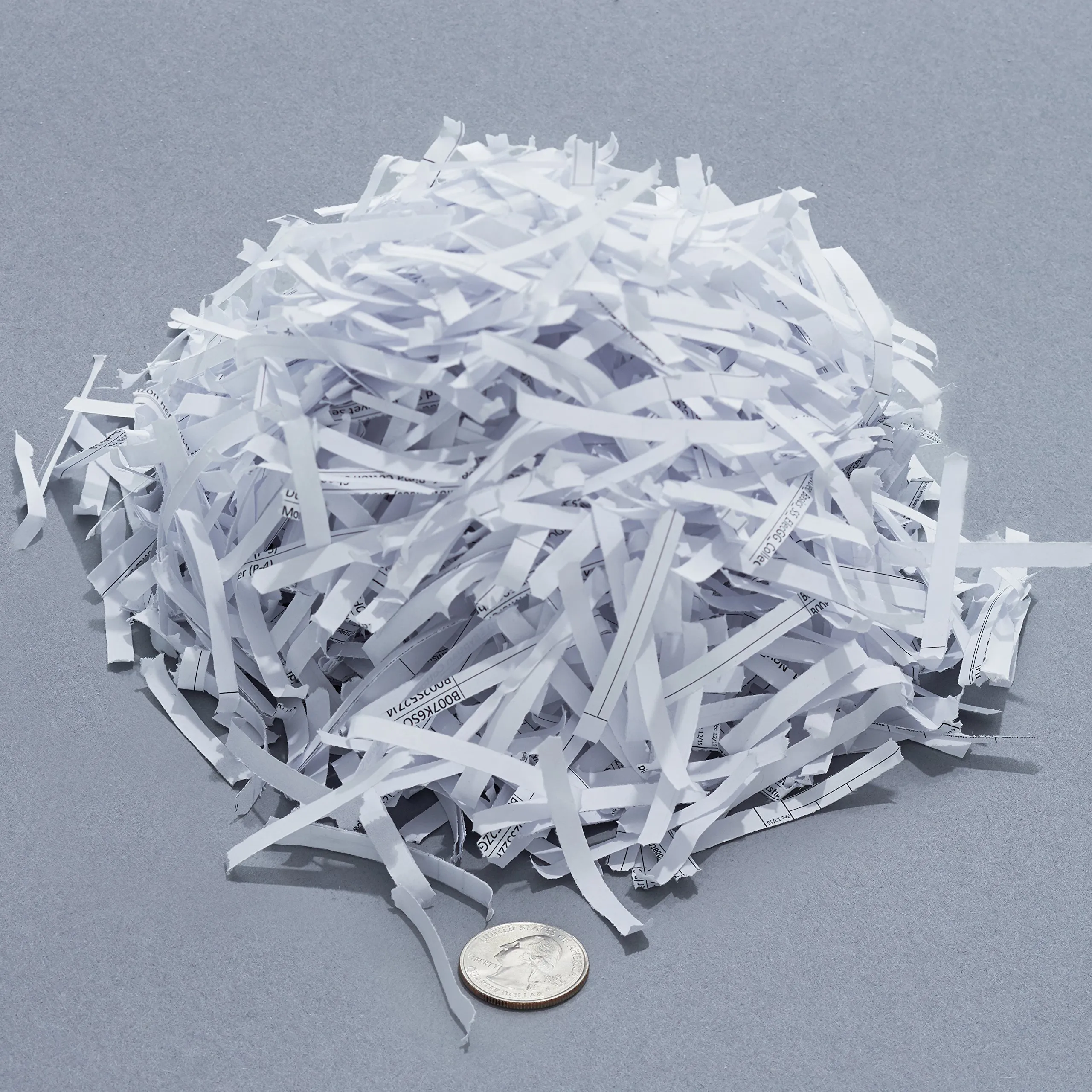 Amazon Basics Distruggidocumenti Taglio Incrociato 5-6 Fogli A4 e Carte di Credito, Cestino 14,5L, Nero - immagine 6