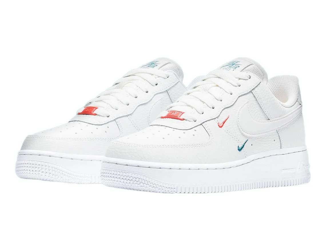 Nike Women's Air Force 1 '07 Summit White Solar Red, 38 EU - immagine 6